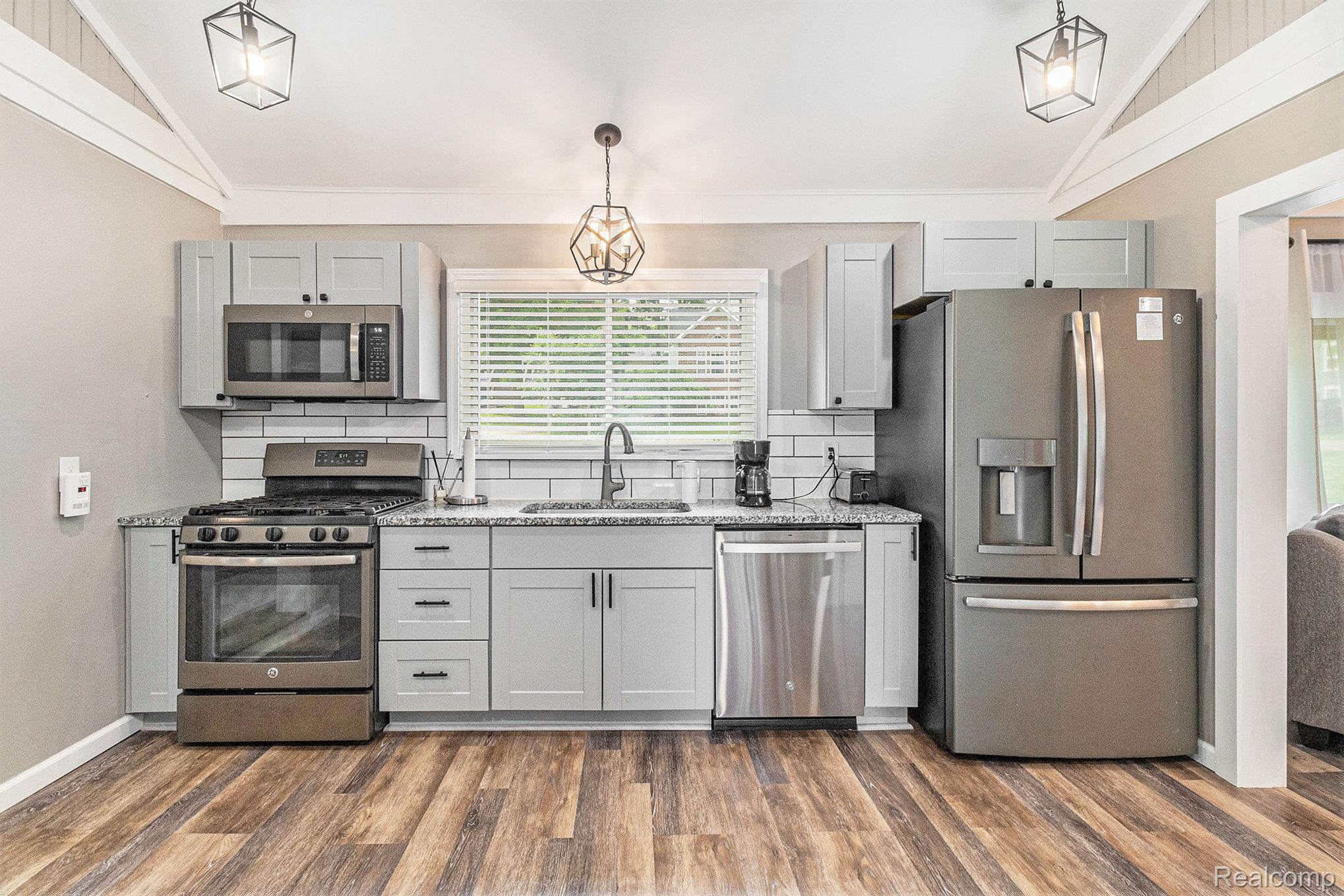 Lake Orion Village, Michigan 48362, United States, 3 Bedrooms Bedrooms, ,2 BathroomsBathrooms,Residential,Active,153323