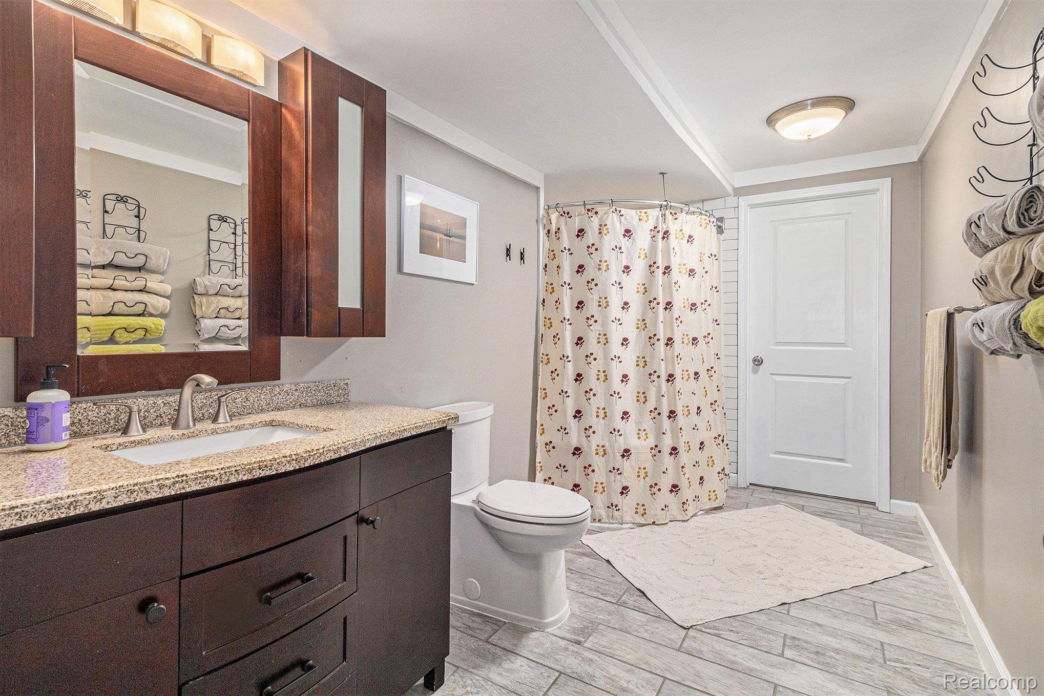 Lake Orion Village, Michigan 48362, United States, 3 Bedrooms Bedrooms, ,2 BathroomsBathrooms,Residential,Active,153323