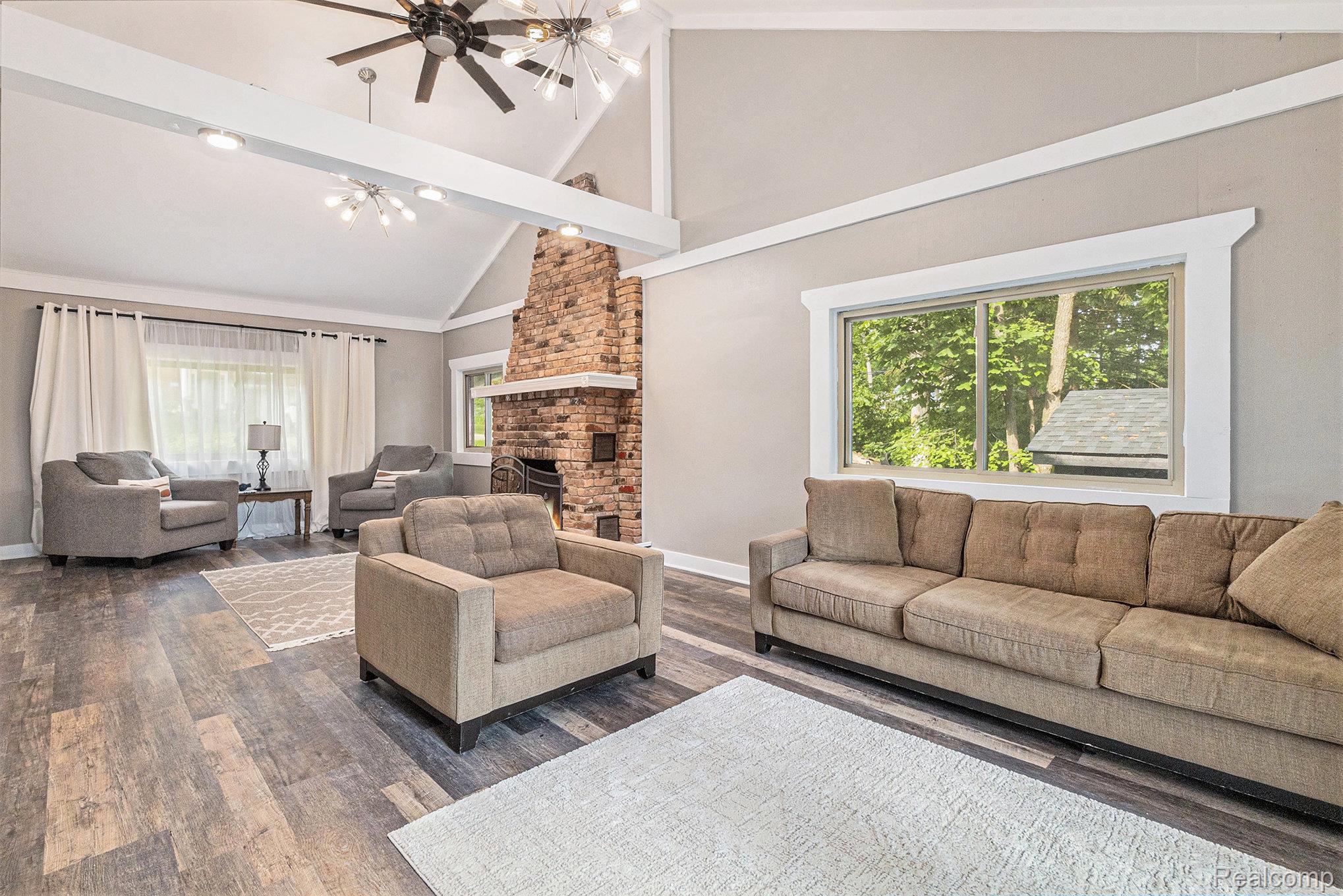 Lake Orion Village, Michigan 48362, United States, 3 Bedrooms Bedrooms, ,2 BathroomsBathrooms,Residential,Active,153323