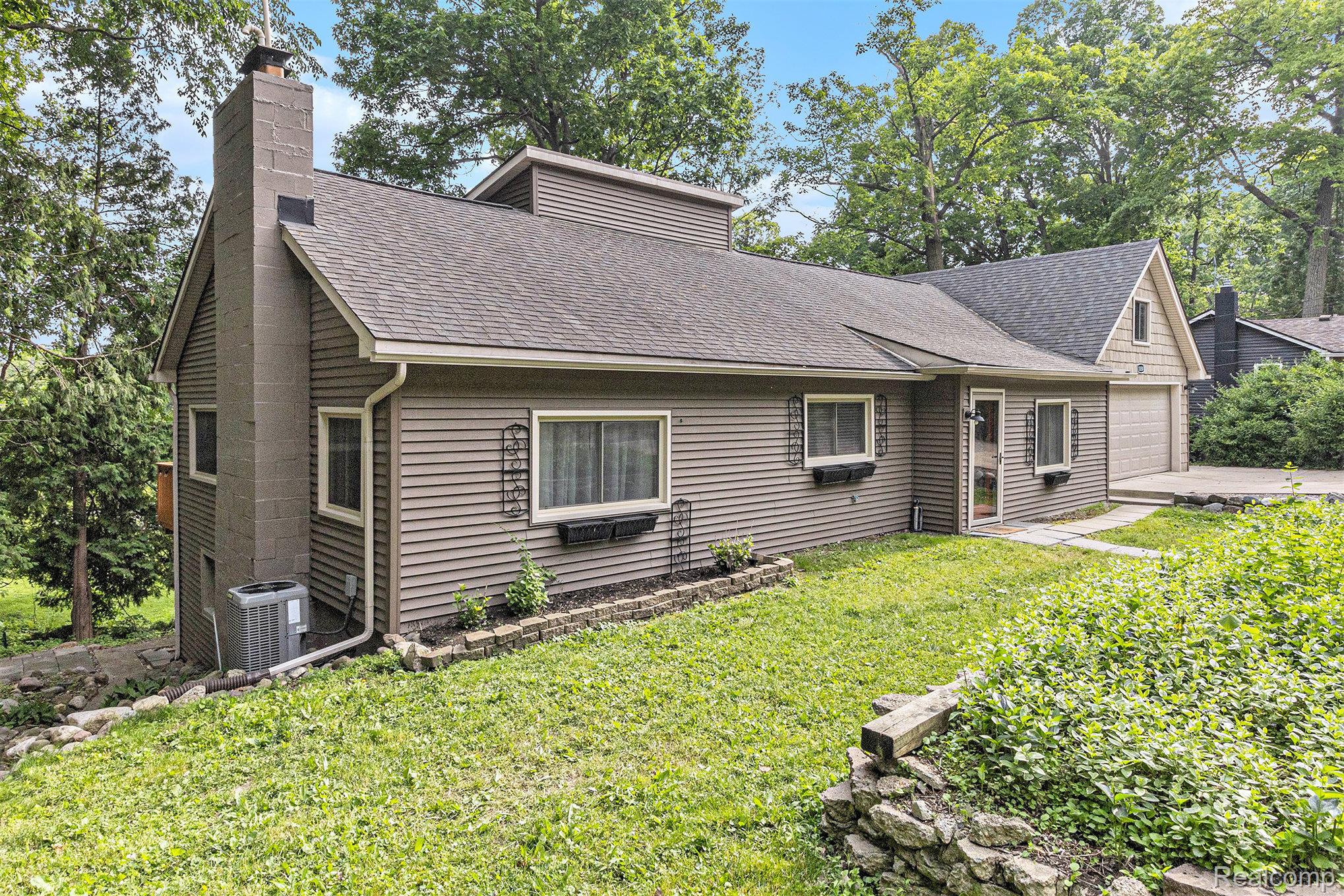 Lake Orion Village, Michigan 48362, United States, 3 Bedrooms Bedrooms, ,2 BathroomsBathrooms,Residential,Active,153323