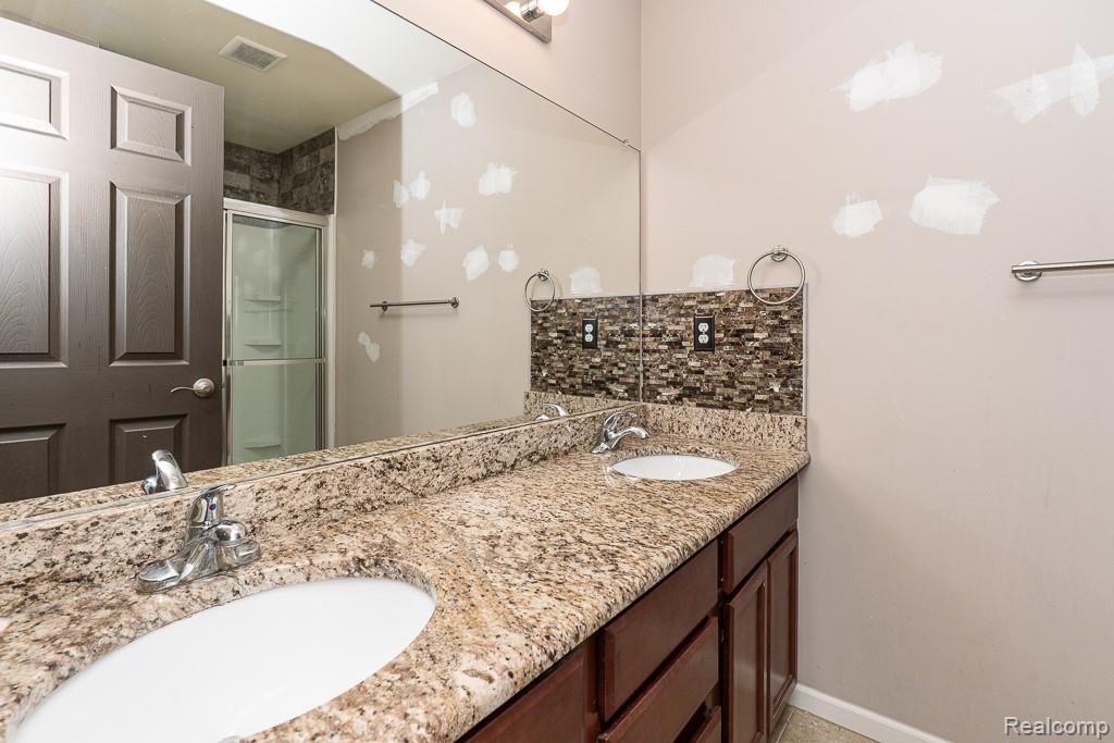 Warren City, Michigan 48092, United States, 3 Bedrooms Bedrooms, ,2 BathroomsBathrooms,Residential,Active,223418