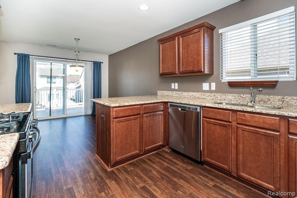 Warren City, Michigan 48092, United States, 3 Bedrooms Bedrooms, ,2 BathroomsBathrooms,Residential,Active,223418