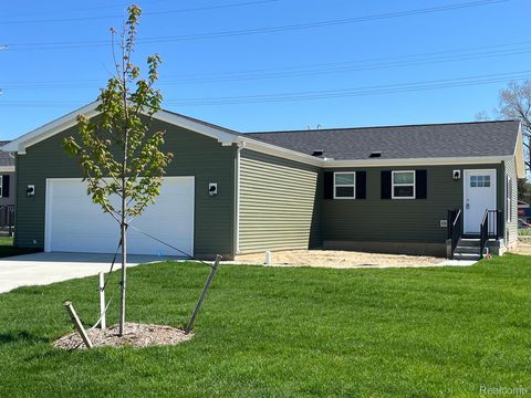 4426 MAPLE LEAF Trail Flint City MI 48506