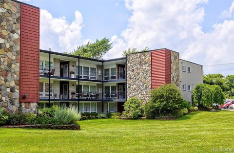 4345 Crooks Road 36 Royal Oak City MI 48073