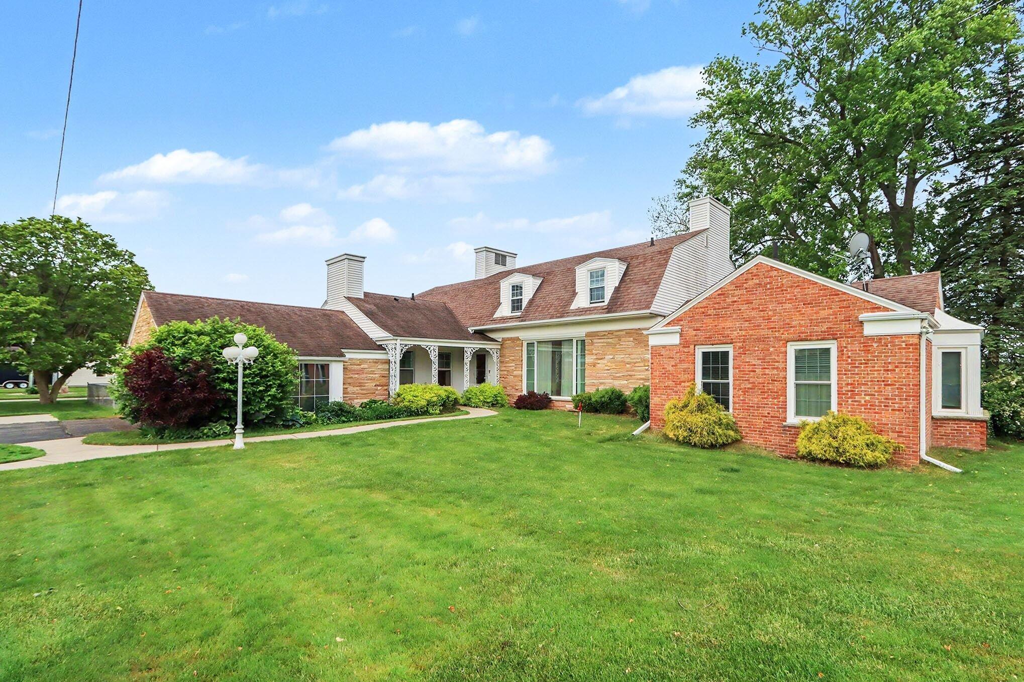 140 Meadowwood Court