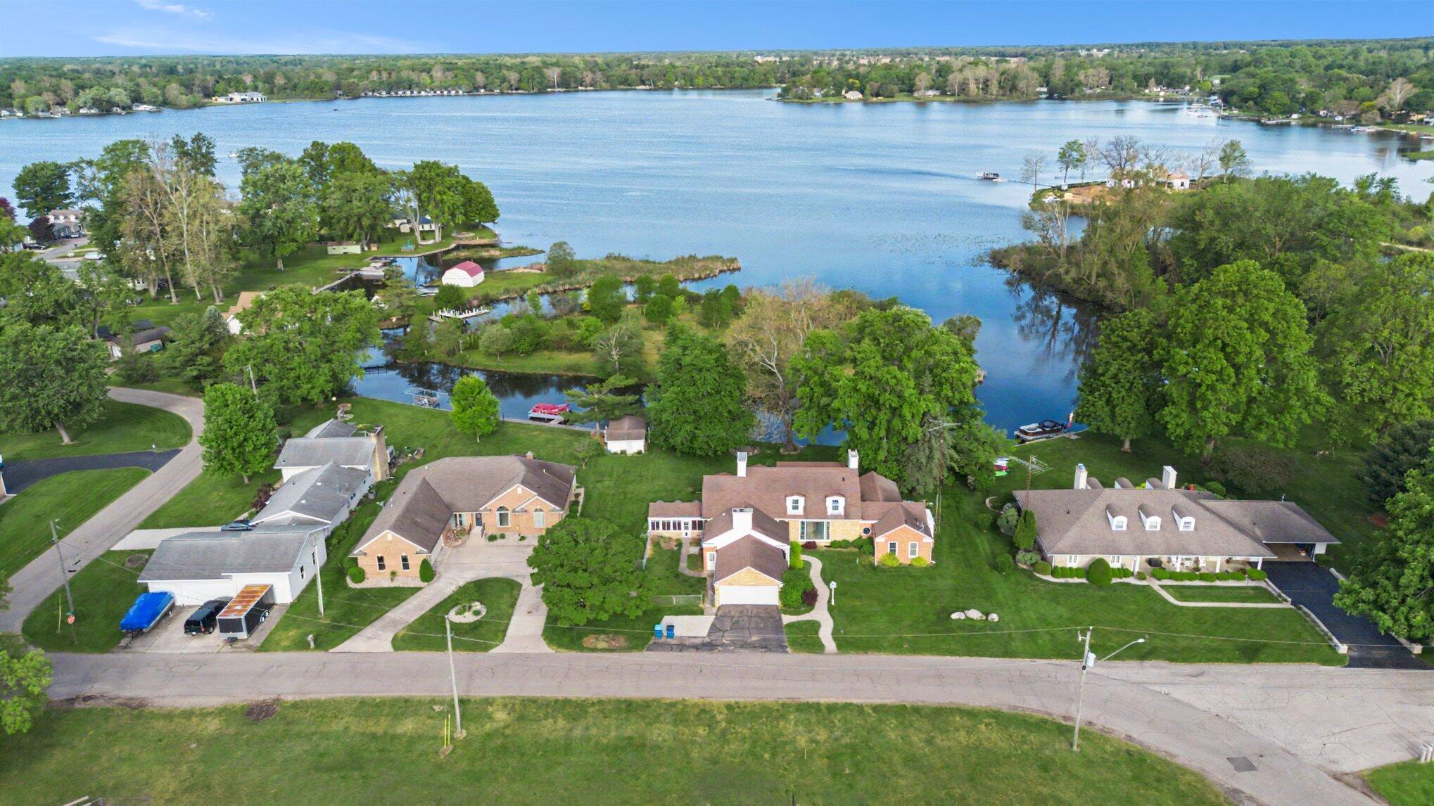 140 Meadowwood Court