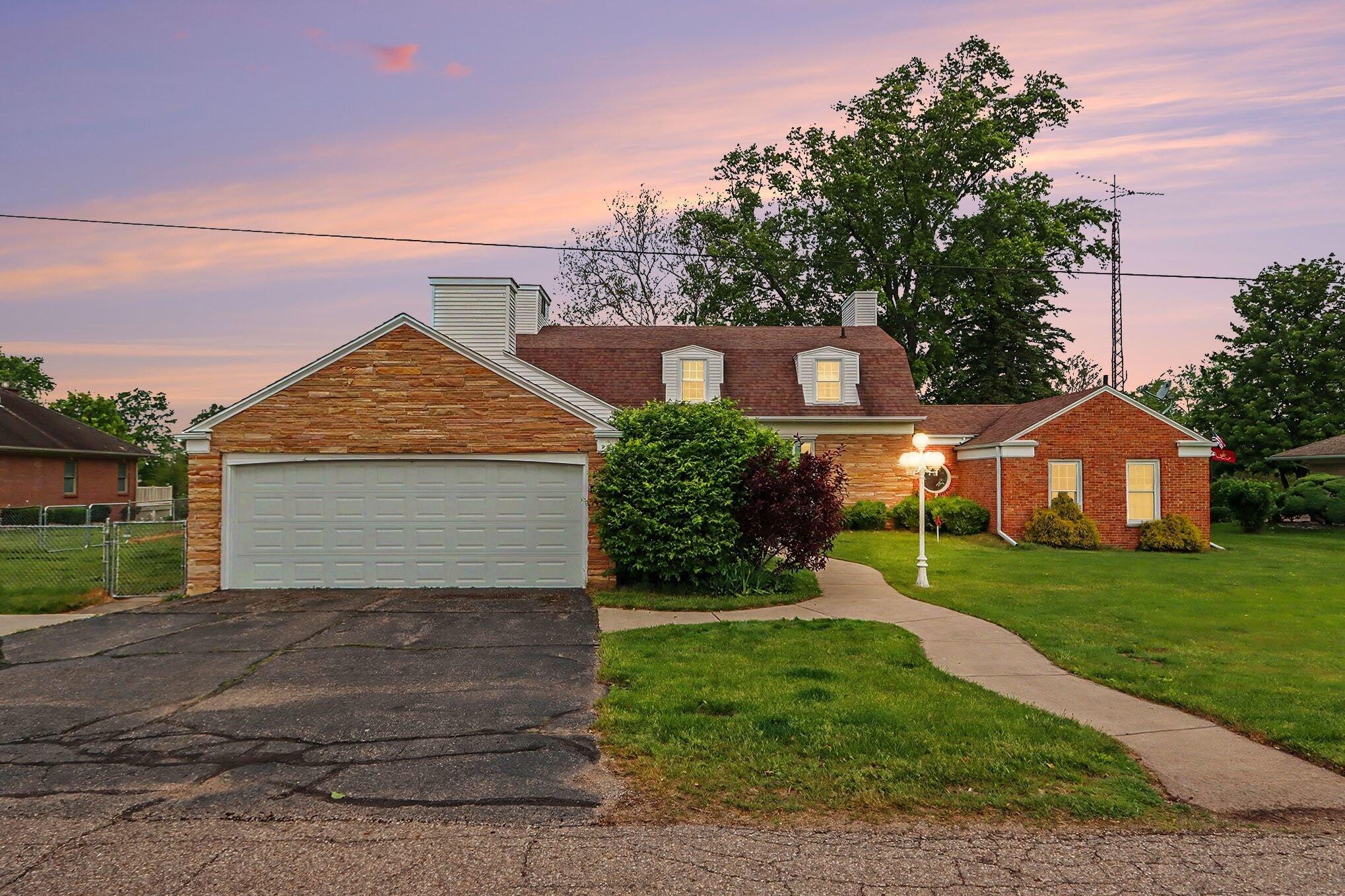 140 Meadowwood Court