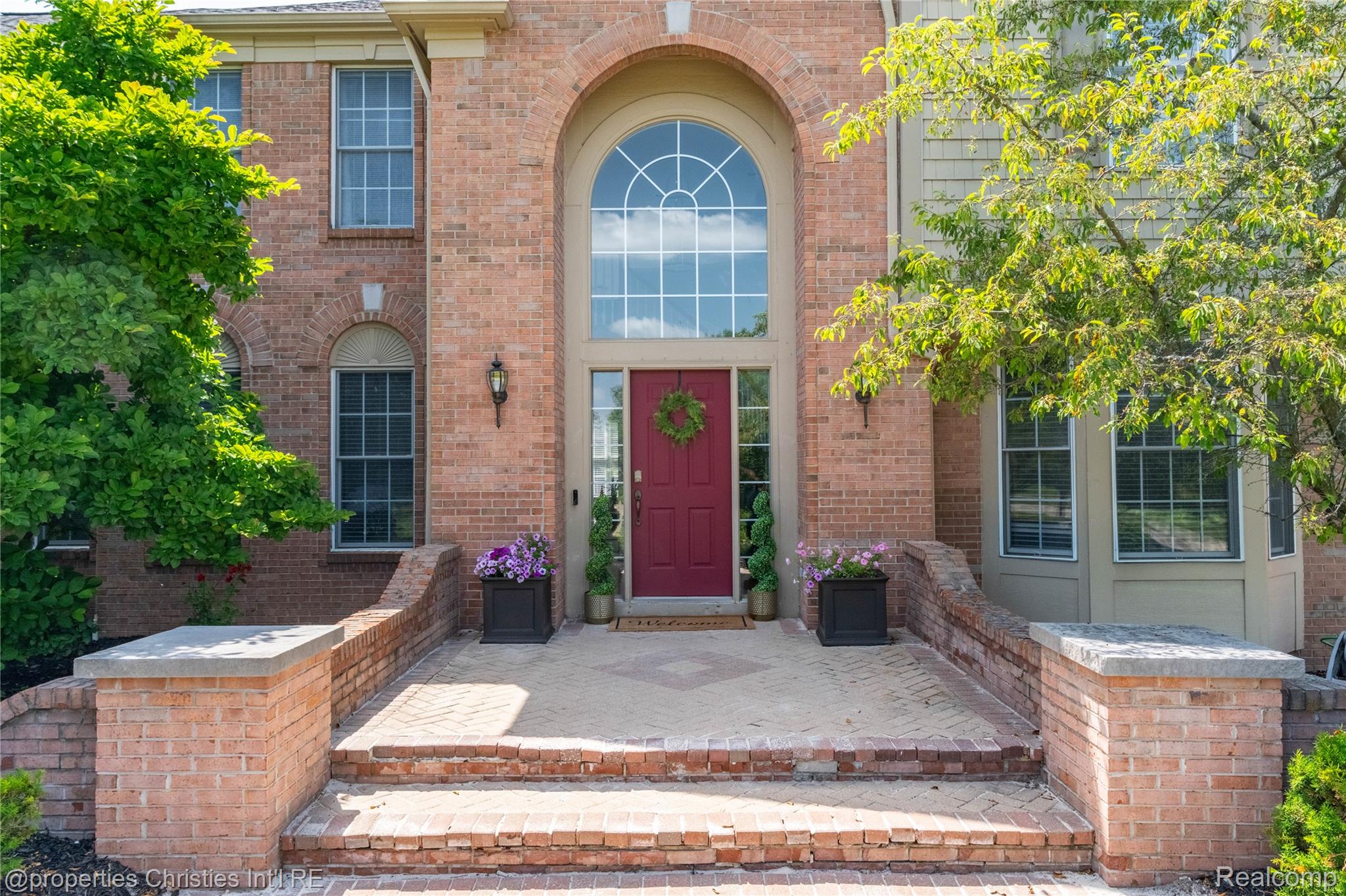 16223 Oak Forest Court