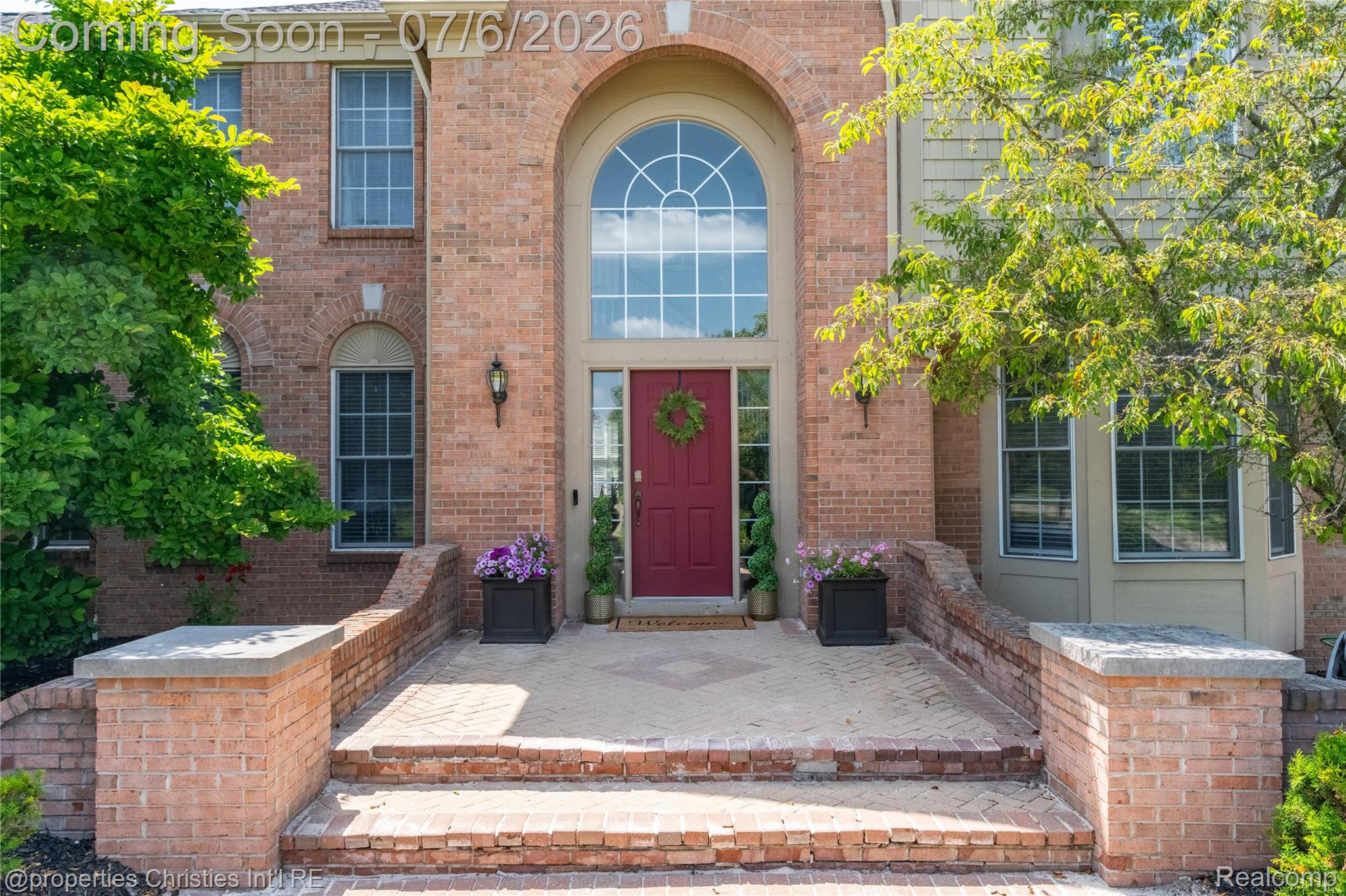 16223 Oak Forest Court
