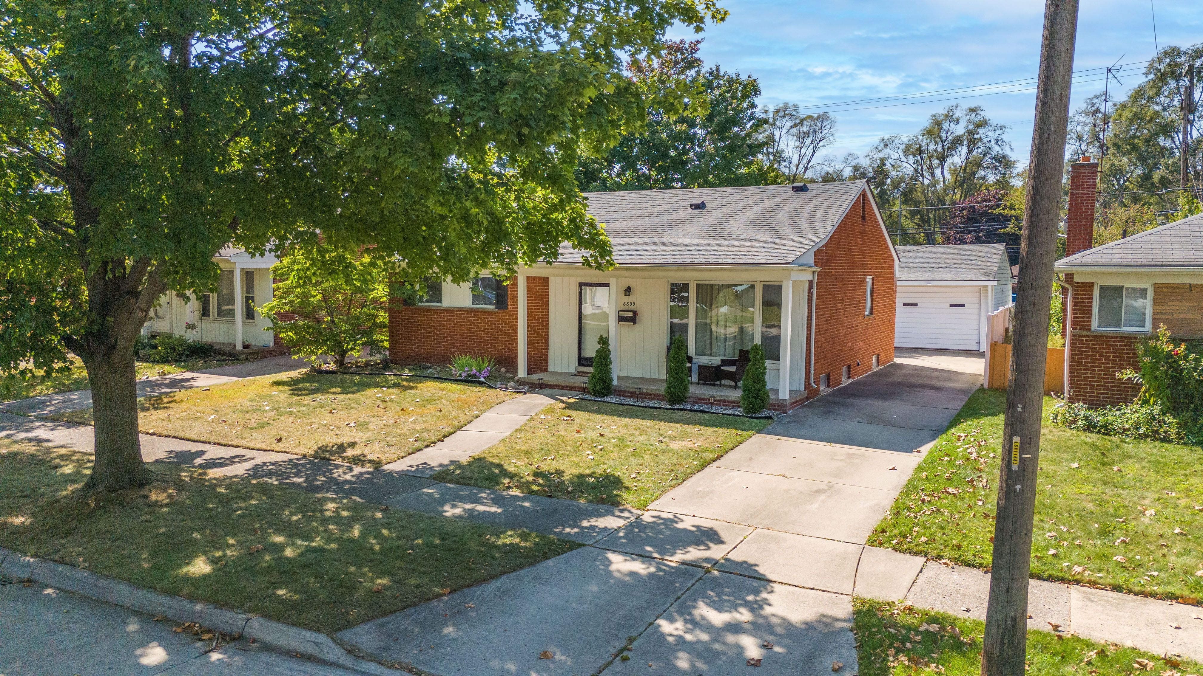 6899 AMBOY Street