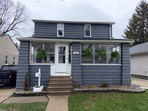 Photo of 608 S Edgeworth Avenue, Royal Oak City, MI 48067 (MLS # 58050204006)