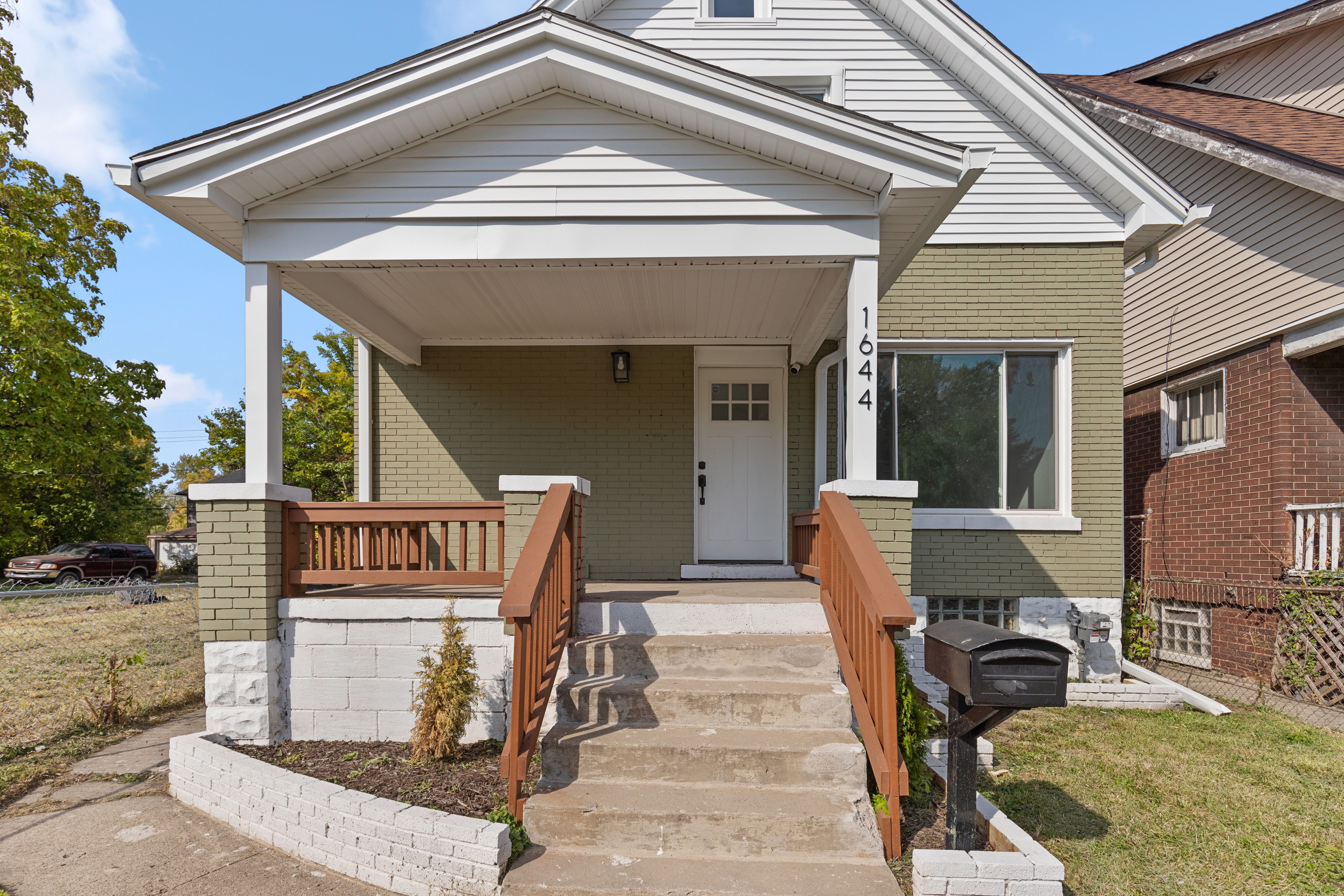 DetroitCity_Wayne, Michigan 48206, United States, 4 Bedrooms Bedrooms, ,2 BathroomsBathrooms,Residential,Active,97108