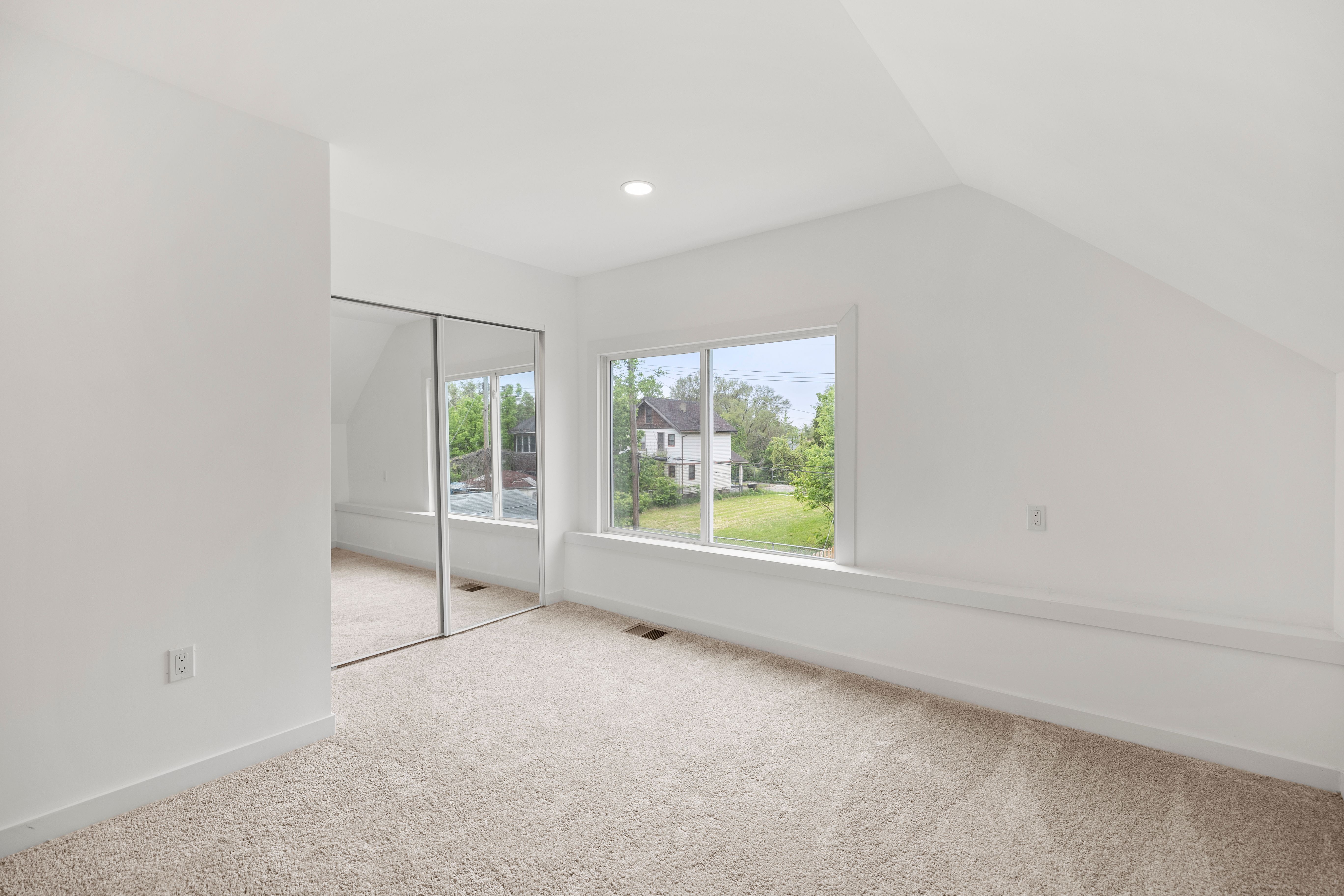 DetroitCity_Wayne, Michigan 48206, United States, 4 Bedrooms Bedrooms, ,2 BathroomsBathrooms,Residential,Active,97108