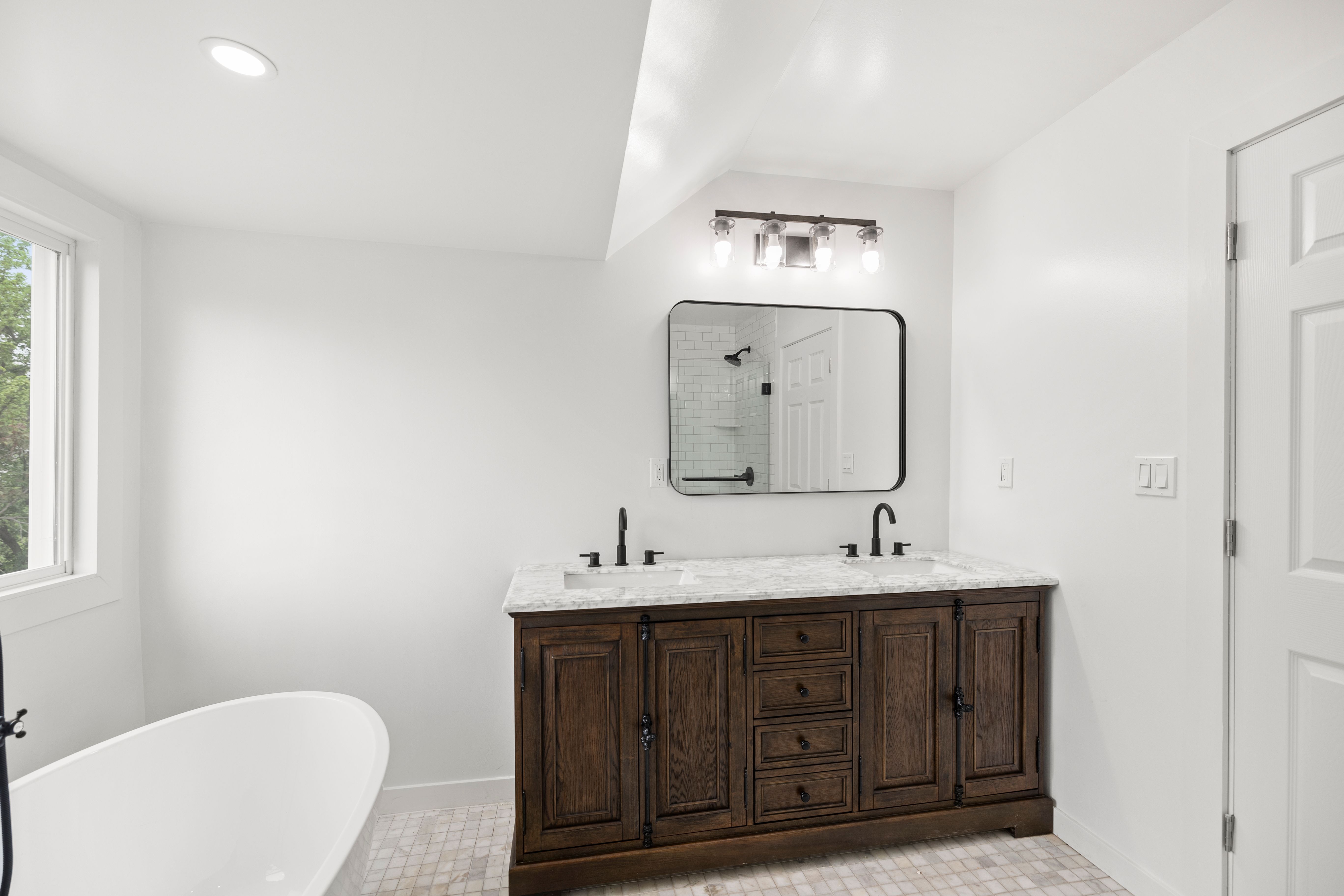 DetroitCity_Wayne, Michigan 48206, United States, 4 Bedrooms Bedrooms, ,2 BathroomsBathrooms,Residential,Active,97108
