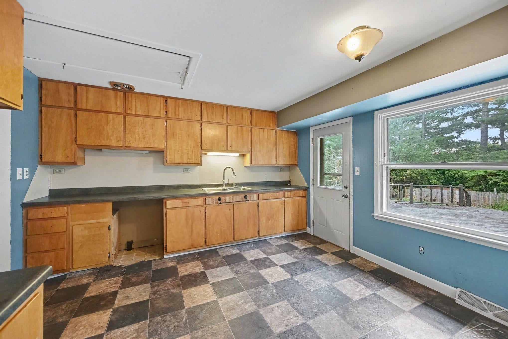 700 Knollwood Drive