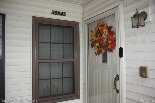 35845 CASTLEWOOD CT, WESTLAND, MI 48185 - Image fc4951fac14073ce354bbf28dc9ce34c/2467893596