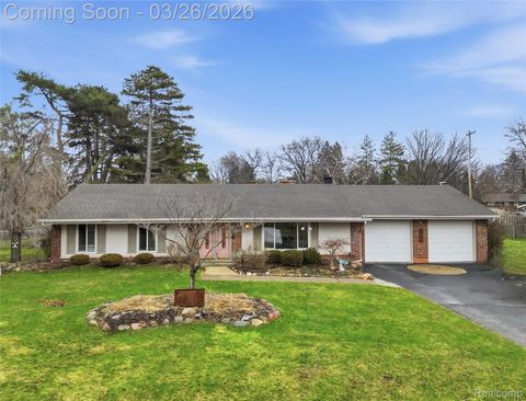 2707 Pine Ridge Road West Bloomfield Charter Township MI 48324