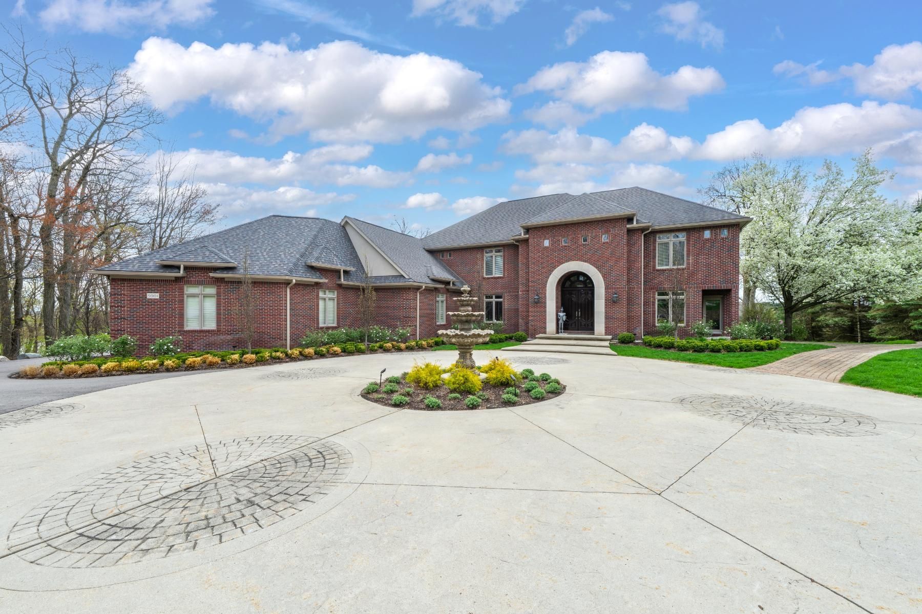 5001 FOREST VALLEY