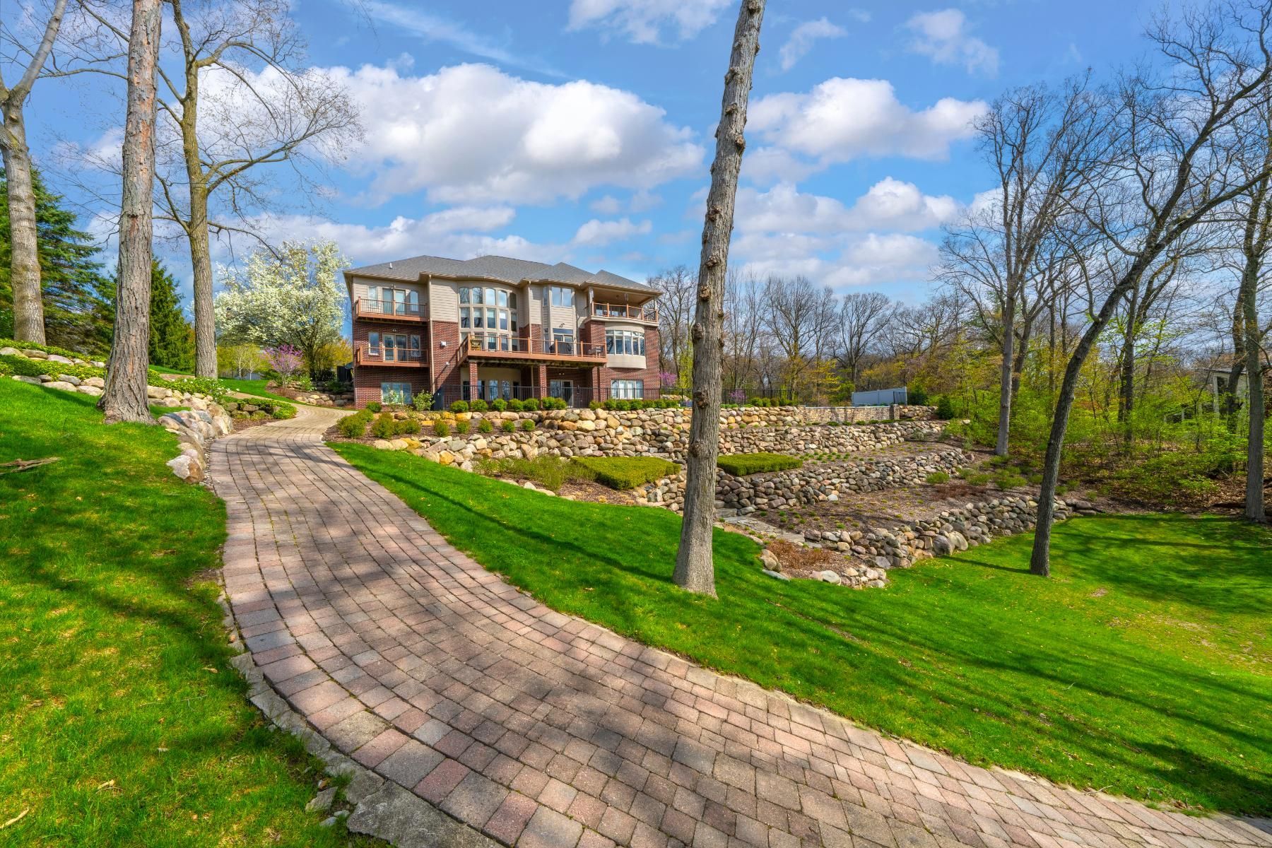 5001 FOREST VALLEY
