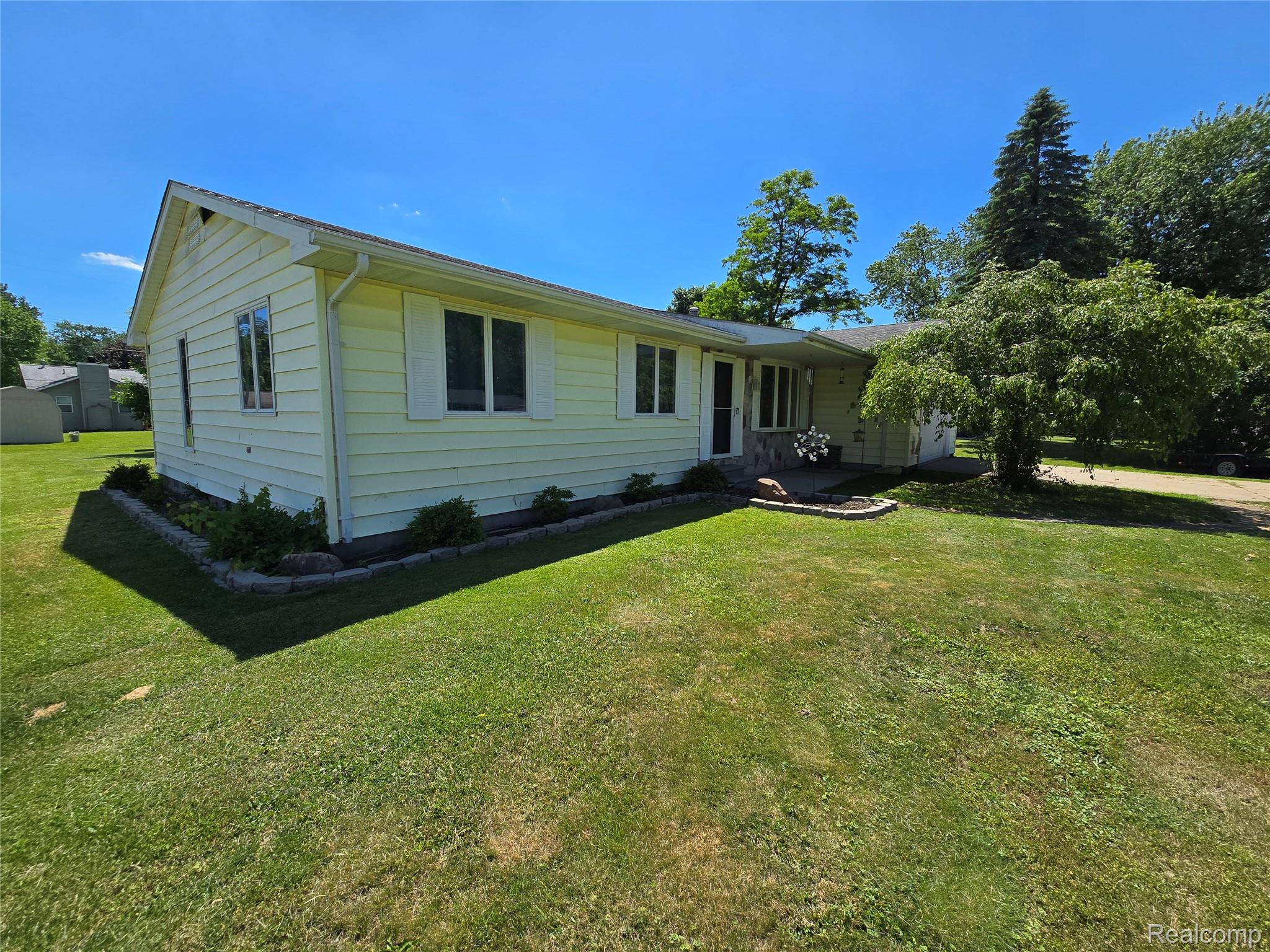 5279 Robinwood Drive