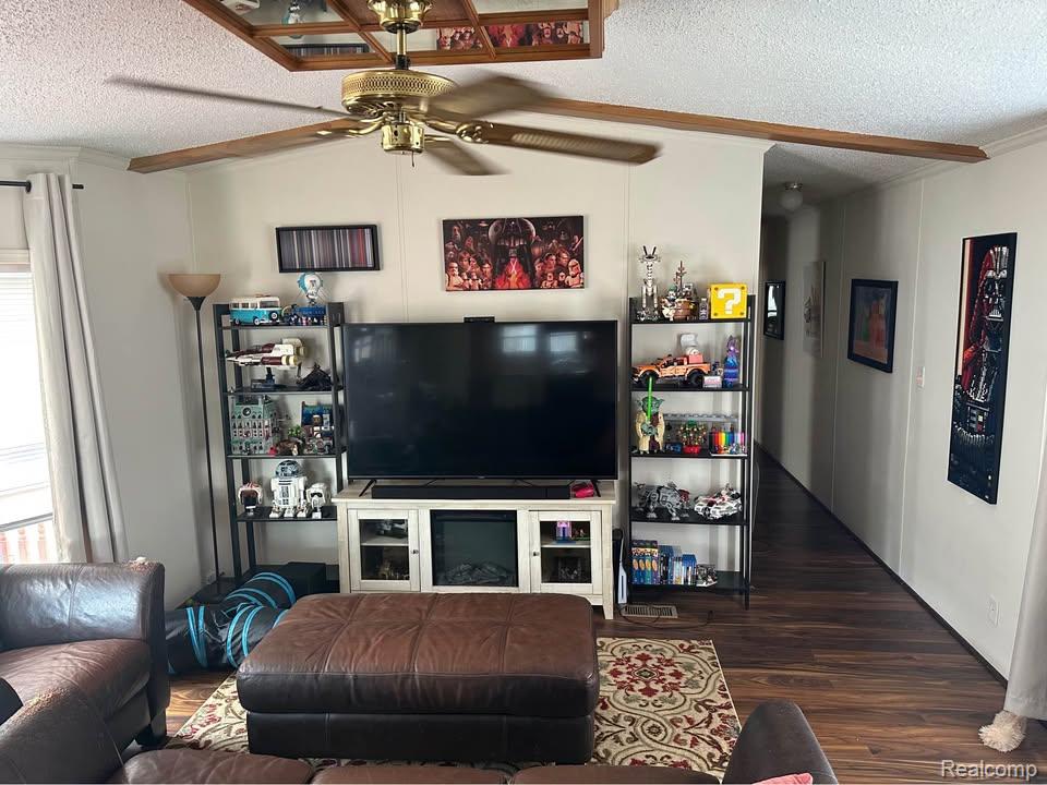 831 N Pontiac Trail 73