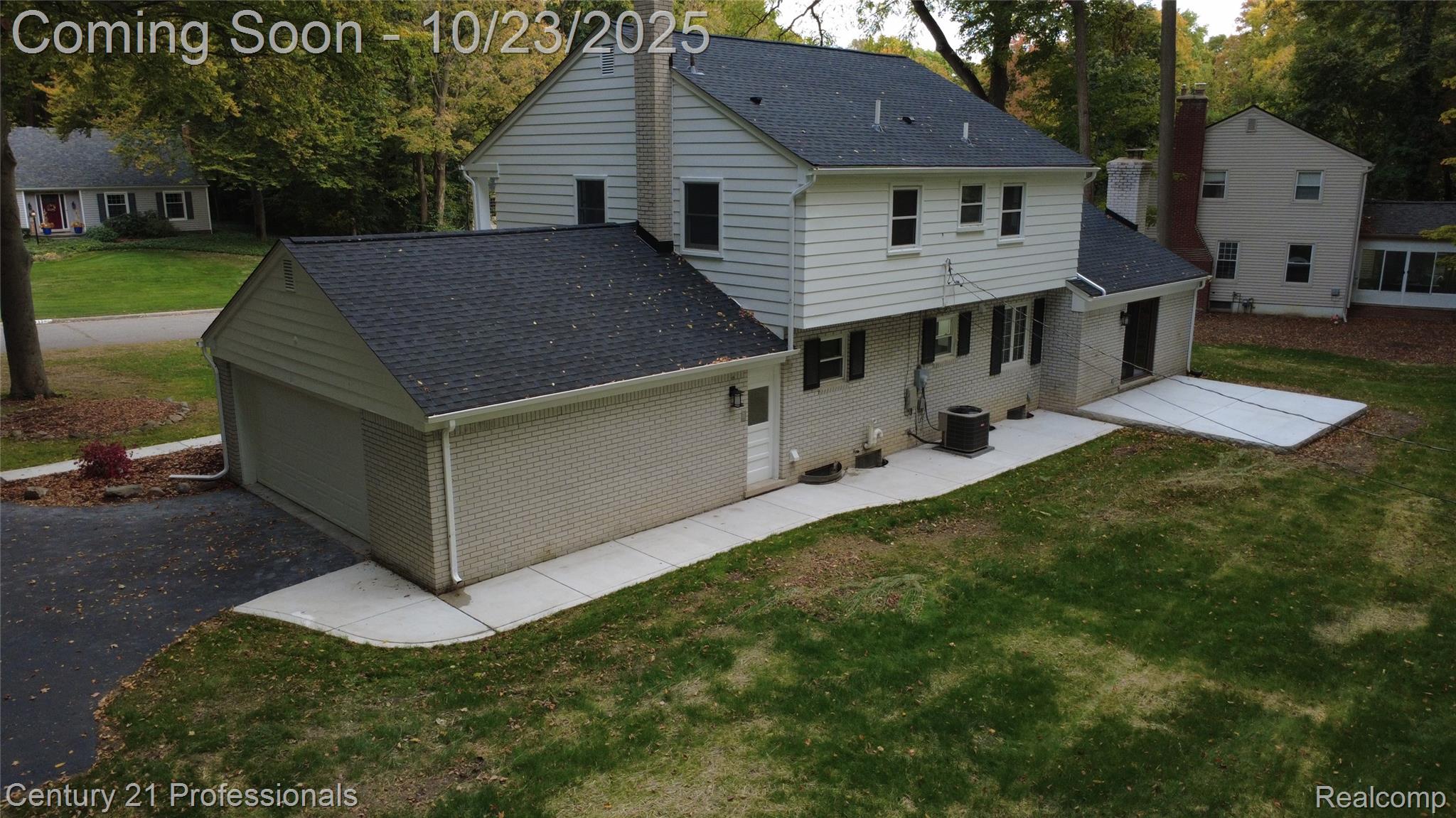 9421 Mapletree Drive