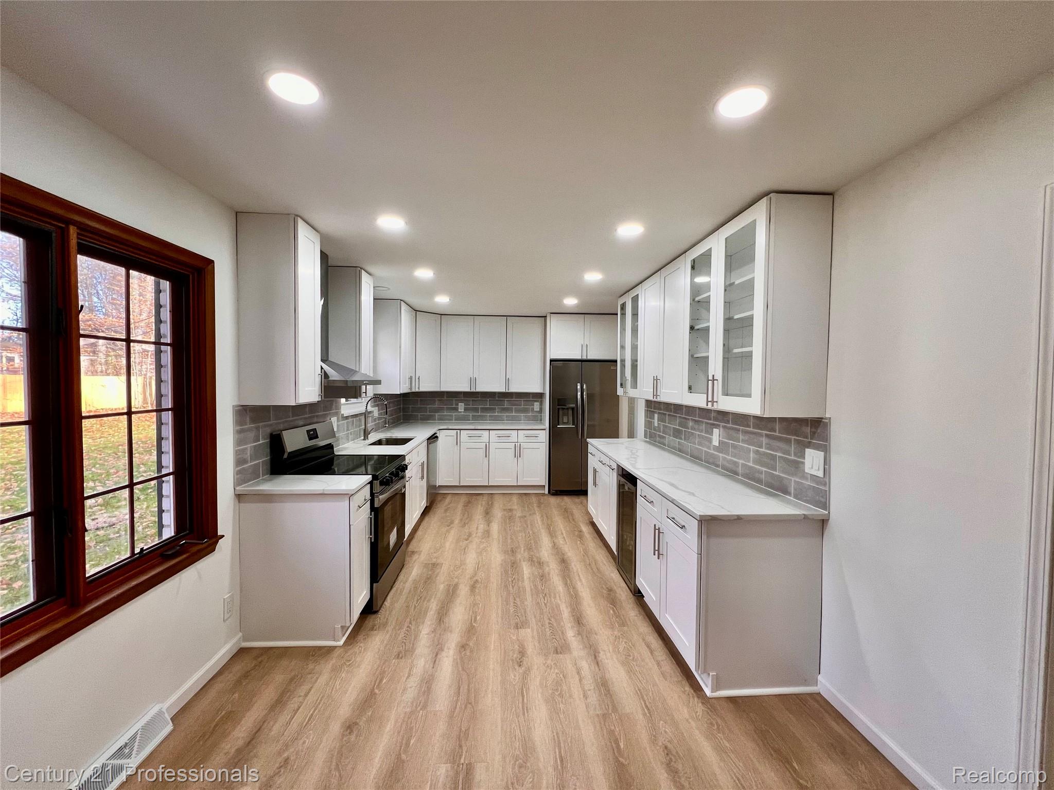 9421 Mapletree Drive