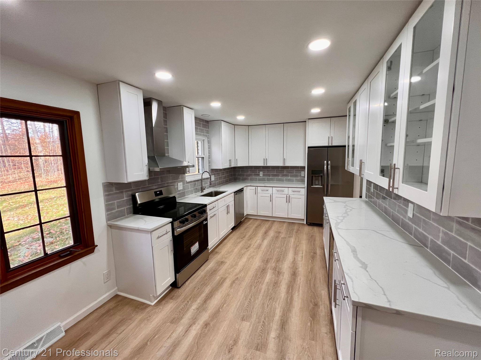 9421 Mapletree Drive