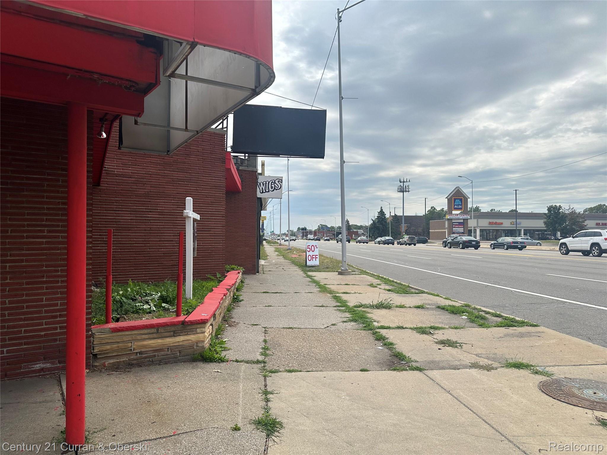 15400 Gratiot Avenue 1