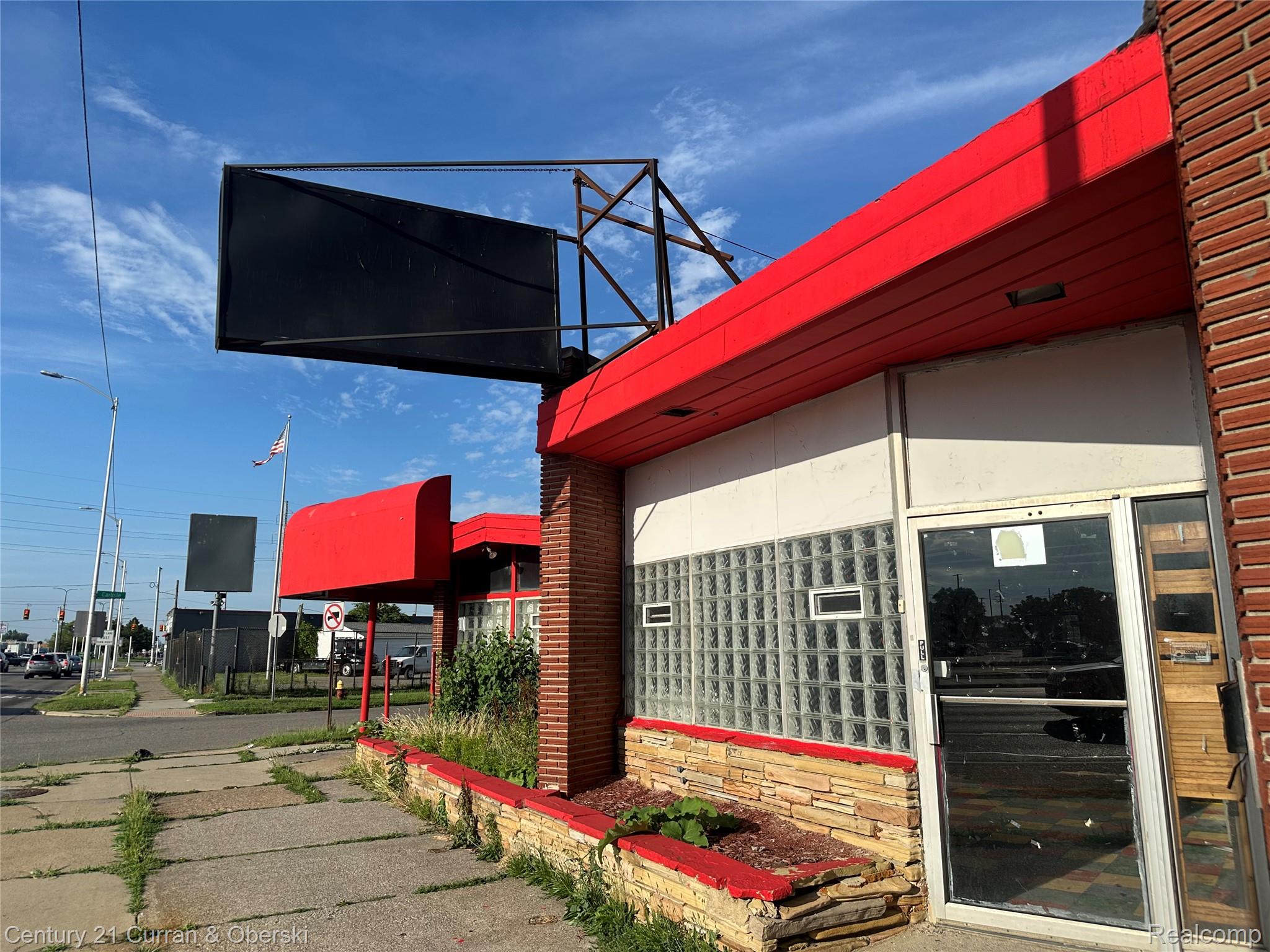15400 Gratiot Avenue 1
