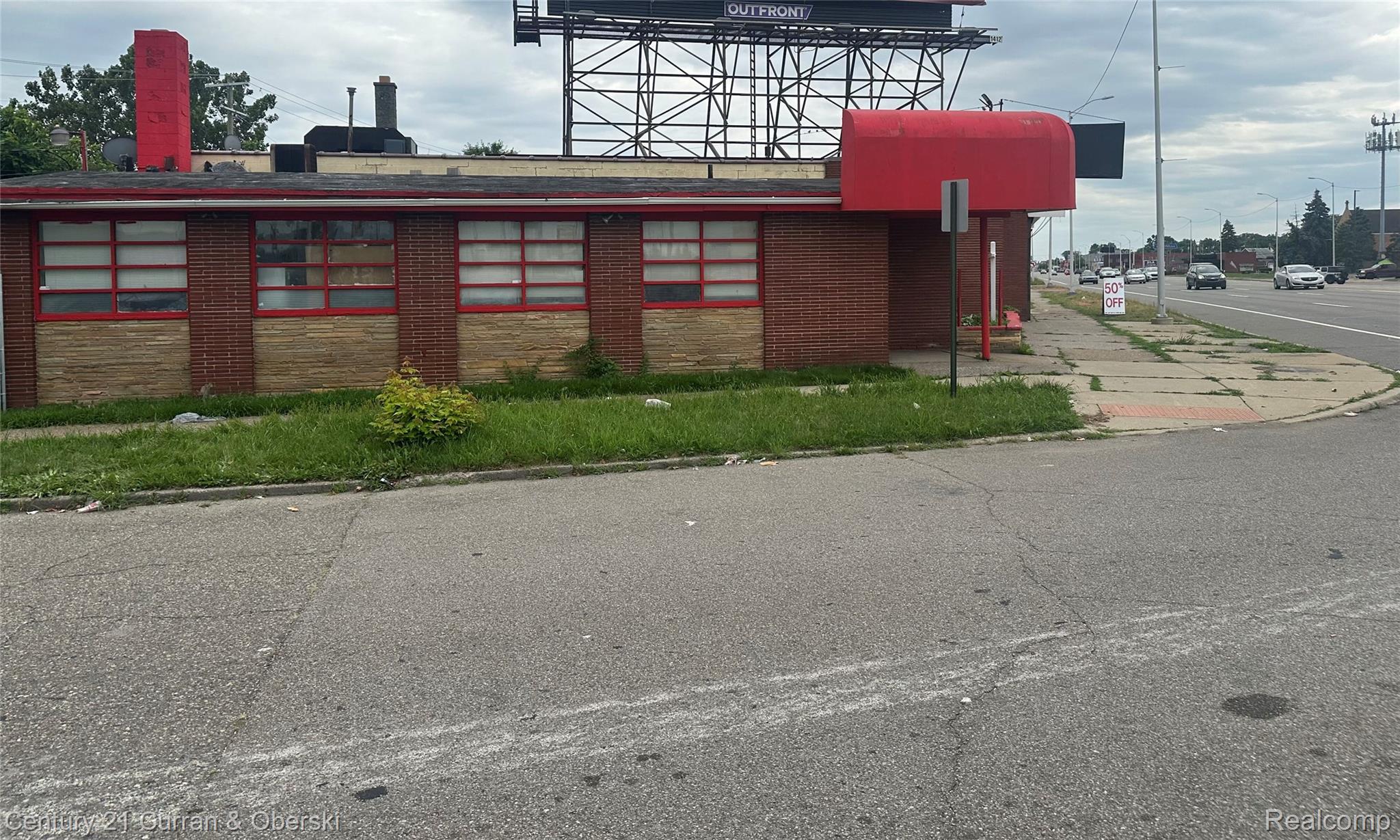 15400 Gratiot Avenue 1