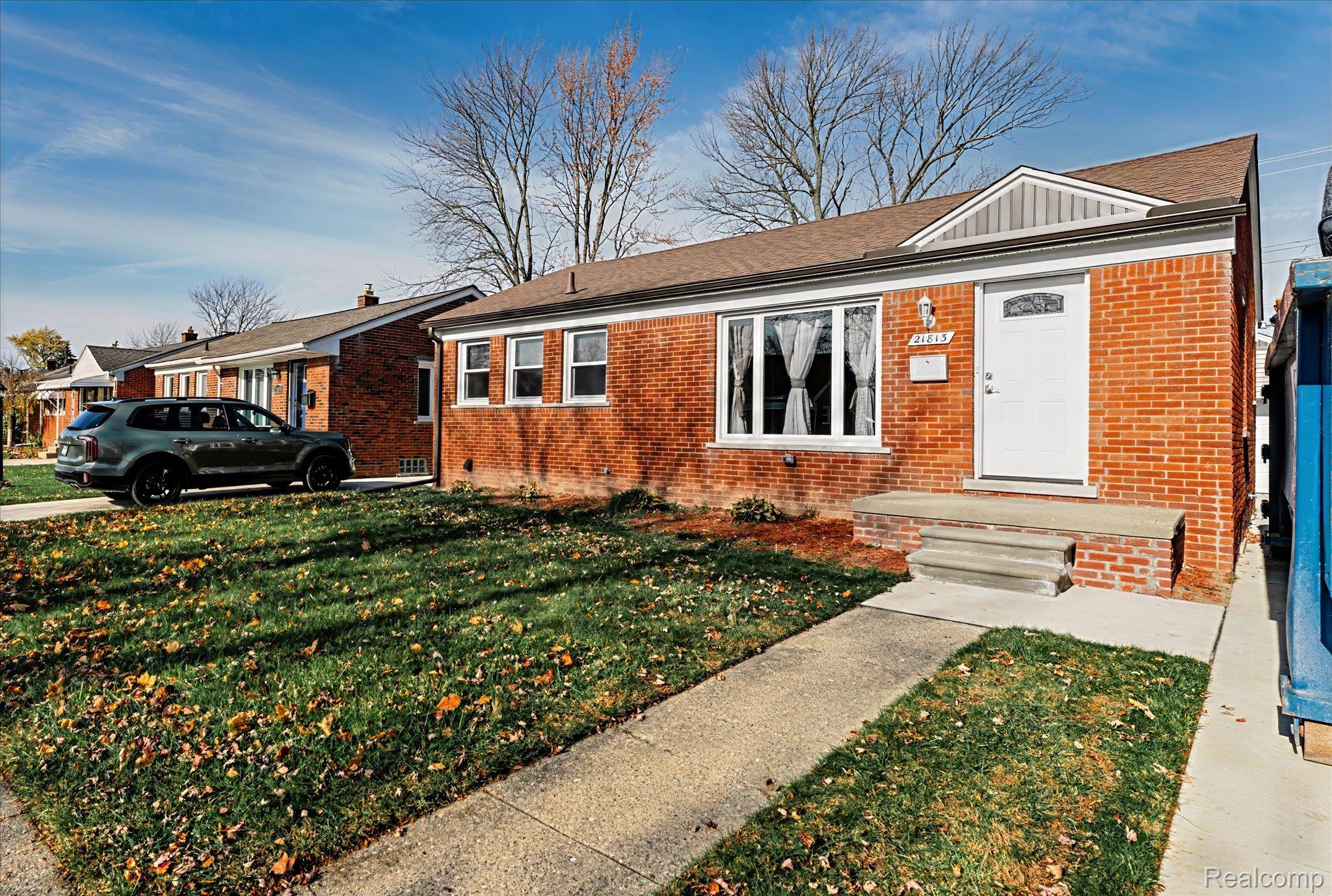 21813 SUNNYSIDE Street