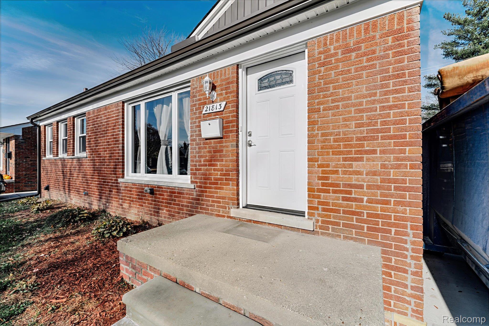 21813 SUNNYSIDE Street