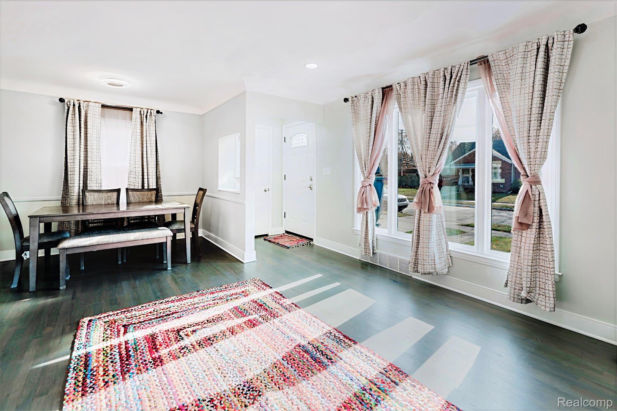 21813 SUNNYSIDE Street