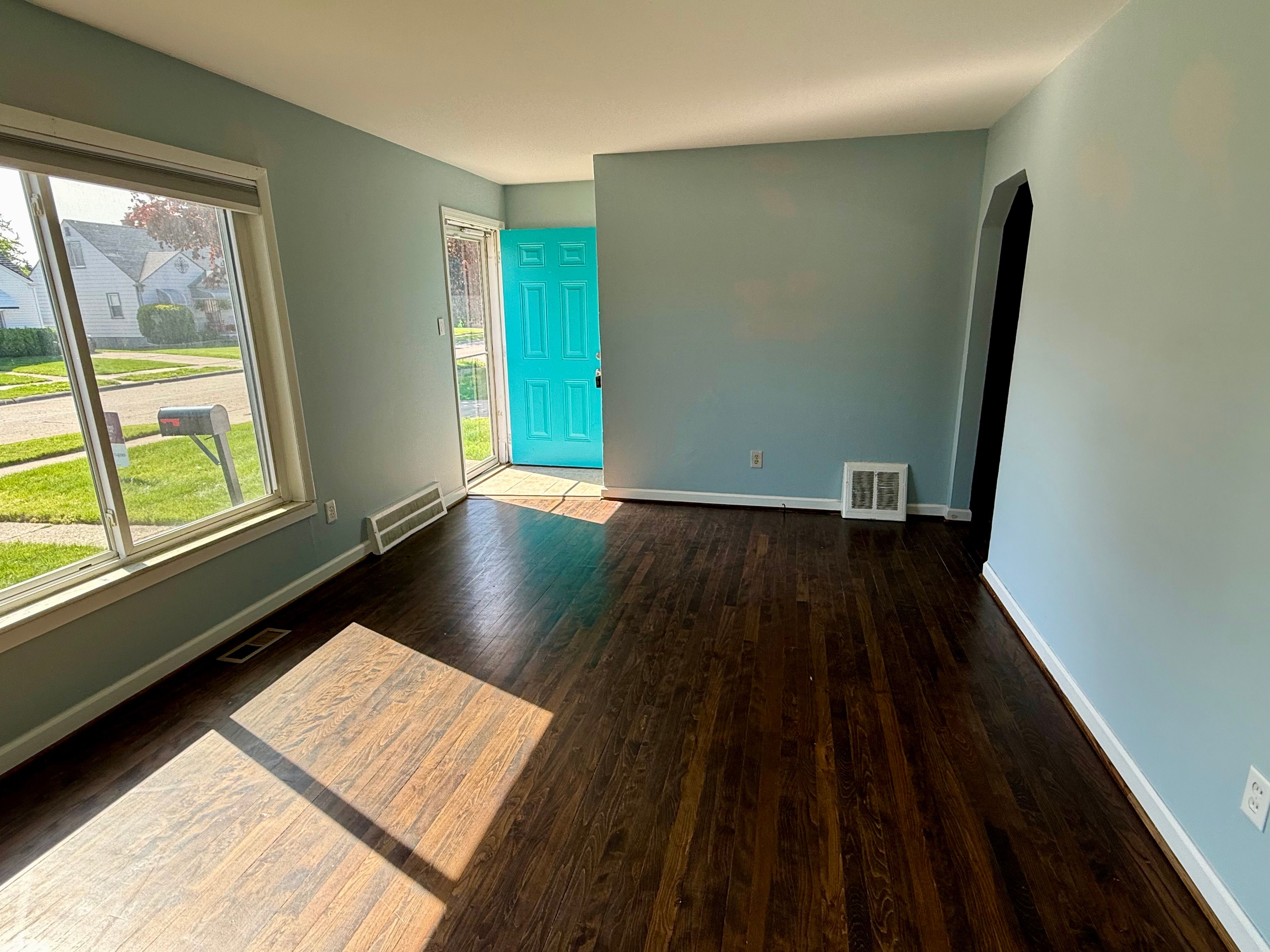 Roseville City, Michigan 48066, United States, 3 Bedrooms Bedrooms, ,1 BathroomBathrooms,Residential,Pending,125419