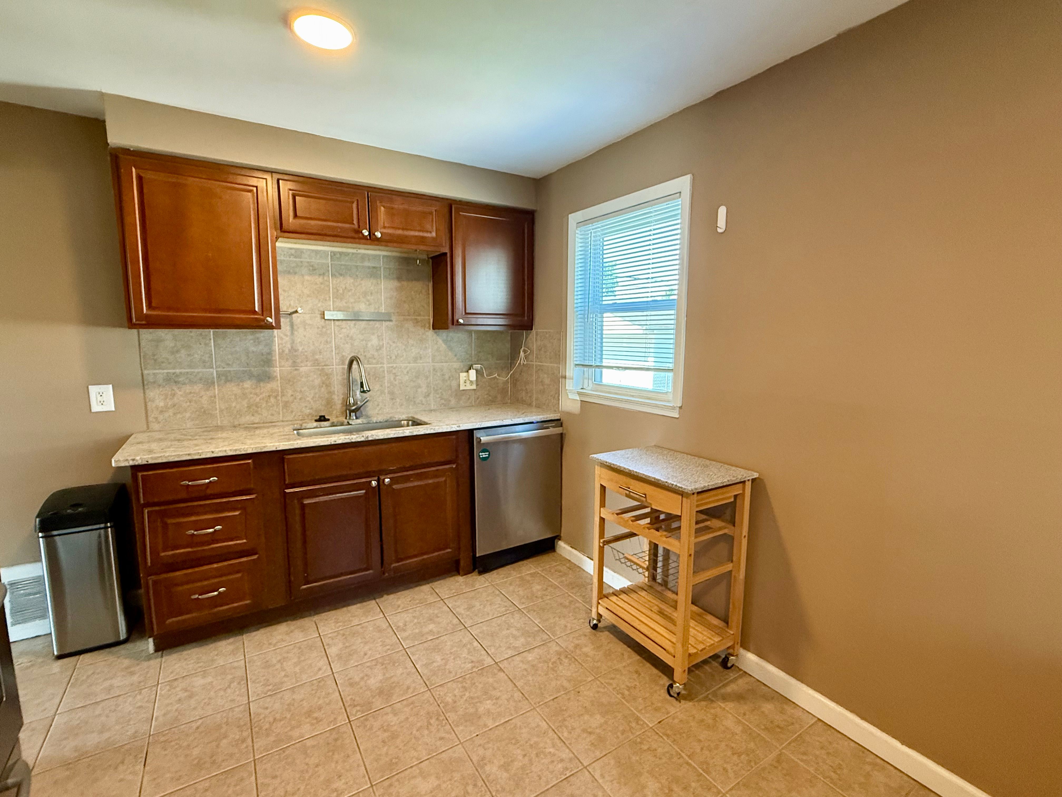 Roseville City, Michigan 48066, United States, 3 Bedrooms Bedrooms, ,1 BathroomBathrooms,Residential,Pending,125419