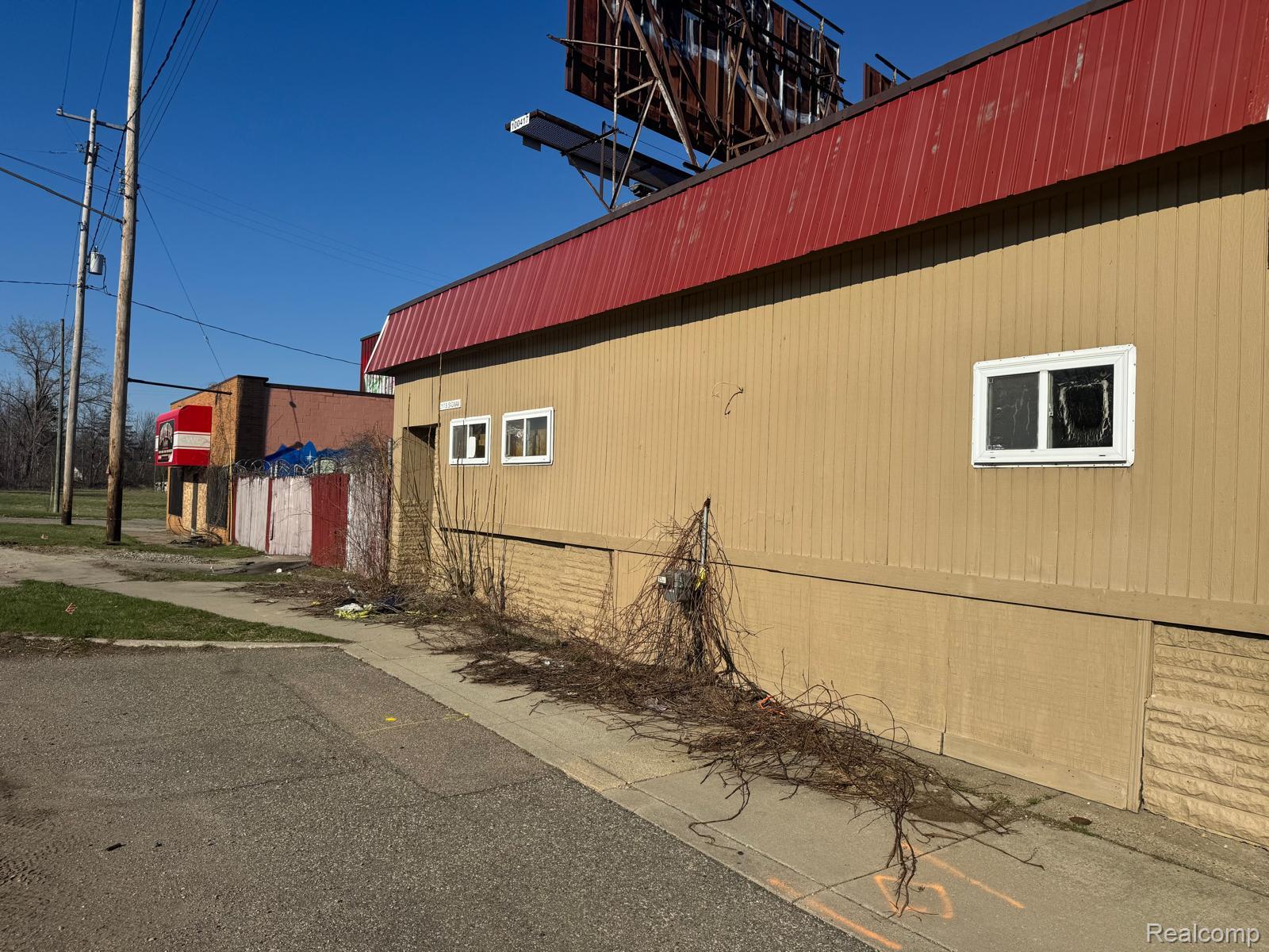 2117 S Saginaw Street