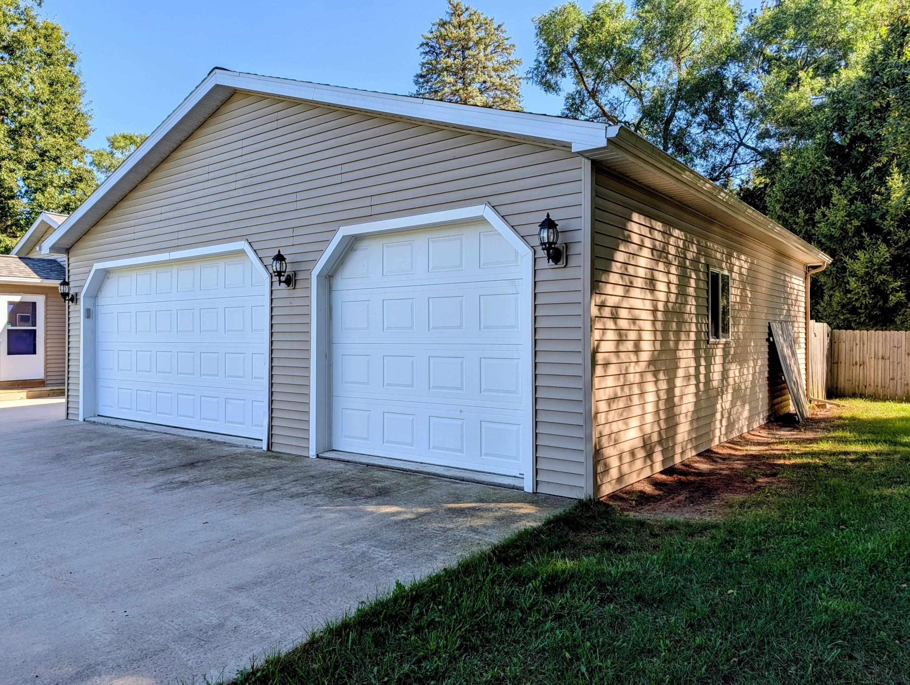 903 W Deer Road