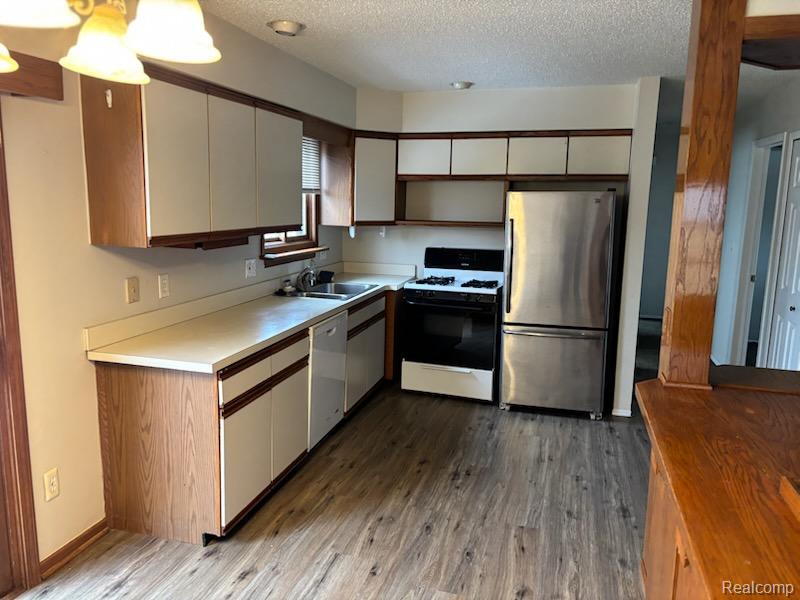 27681 MAYFAIR Avenue