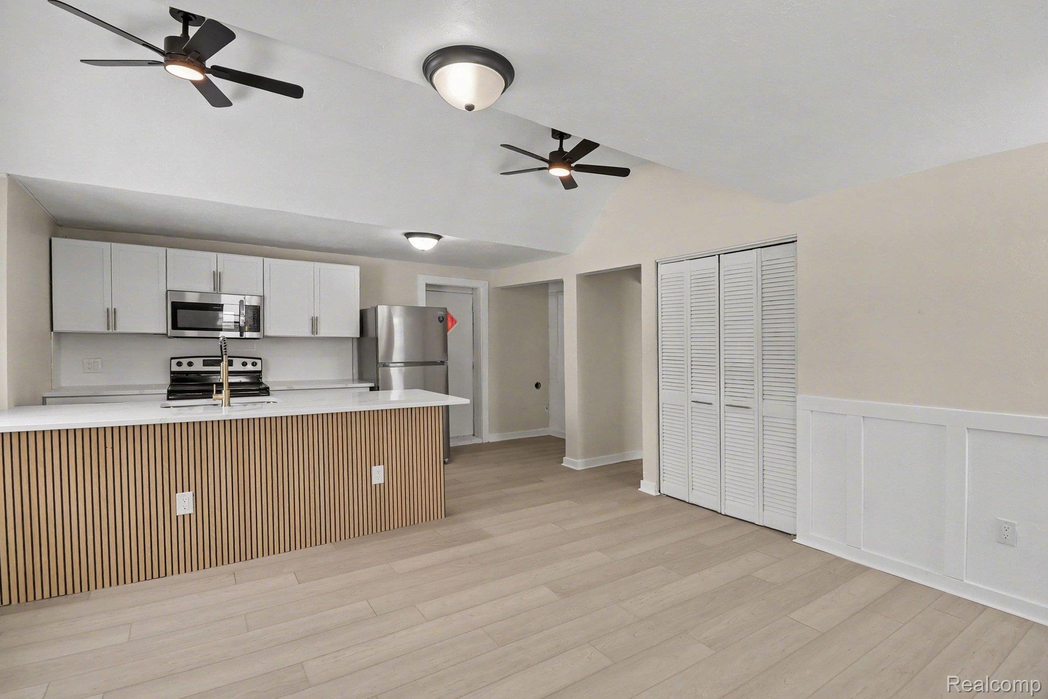 15439 Edgeworth Street