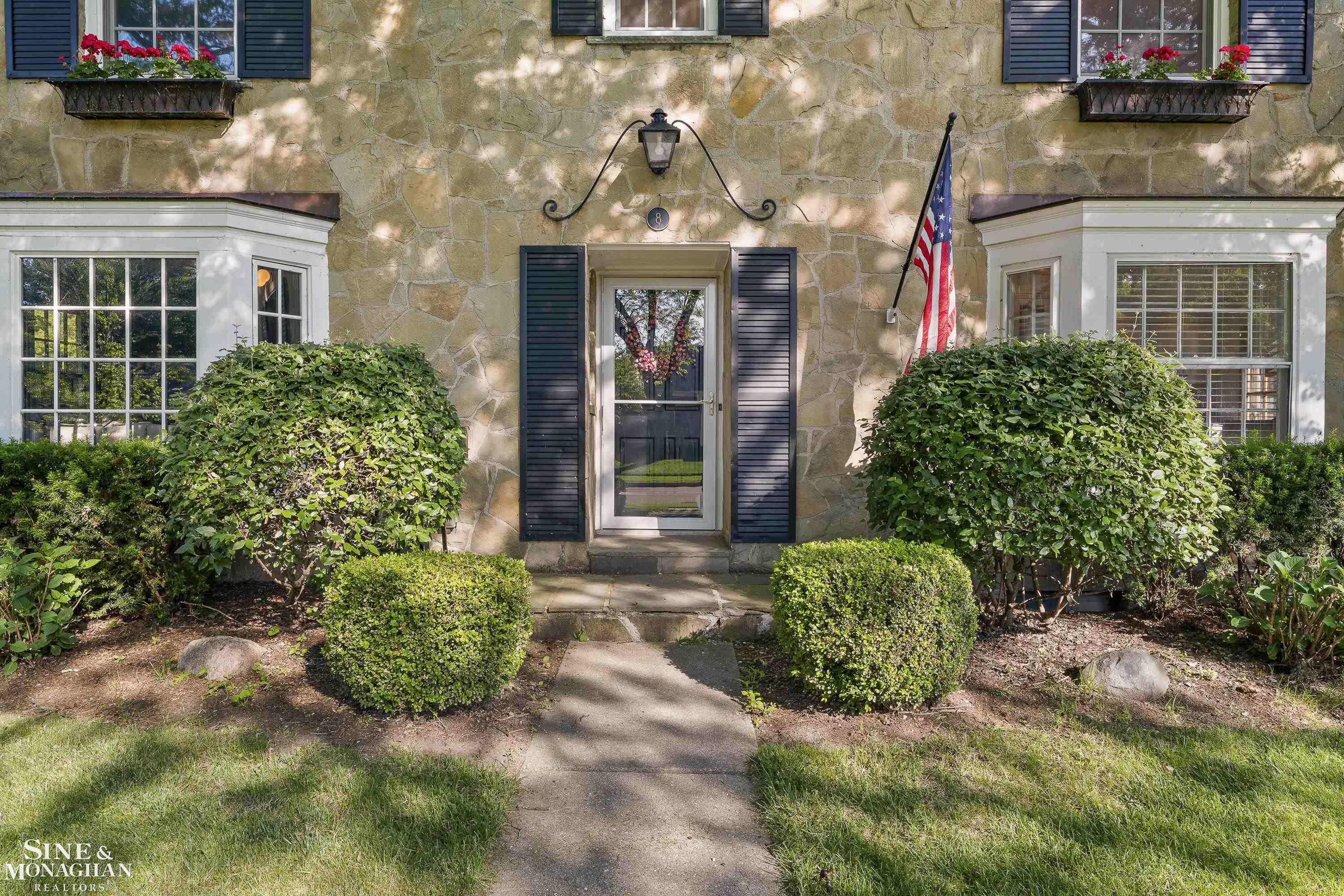 8 Radnor Circle