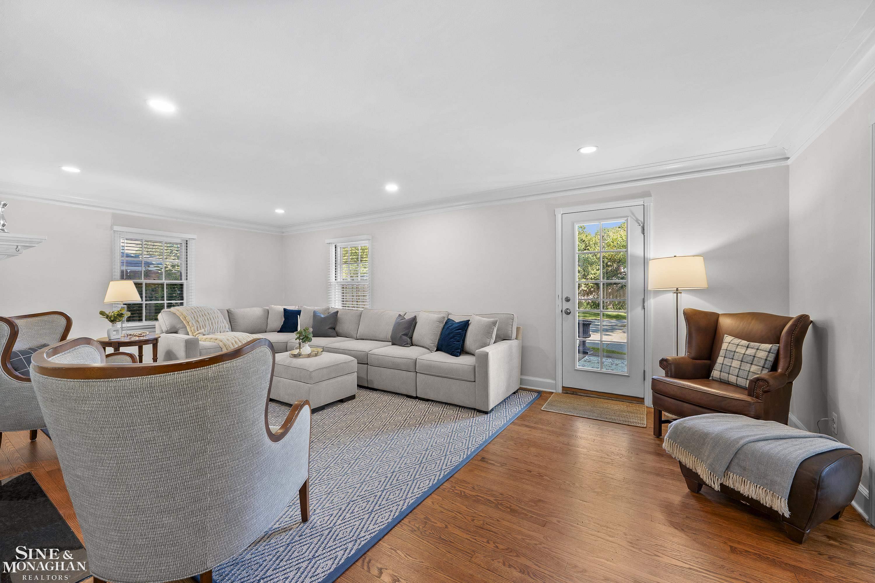8 Radnor Circle