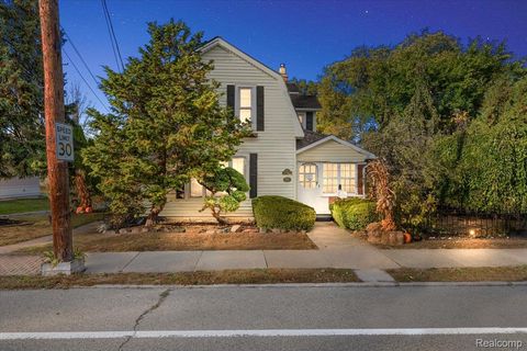 5815 Chicago Road Warren City MI 48092