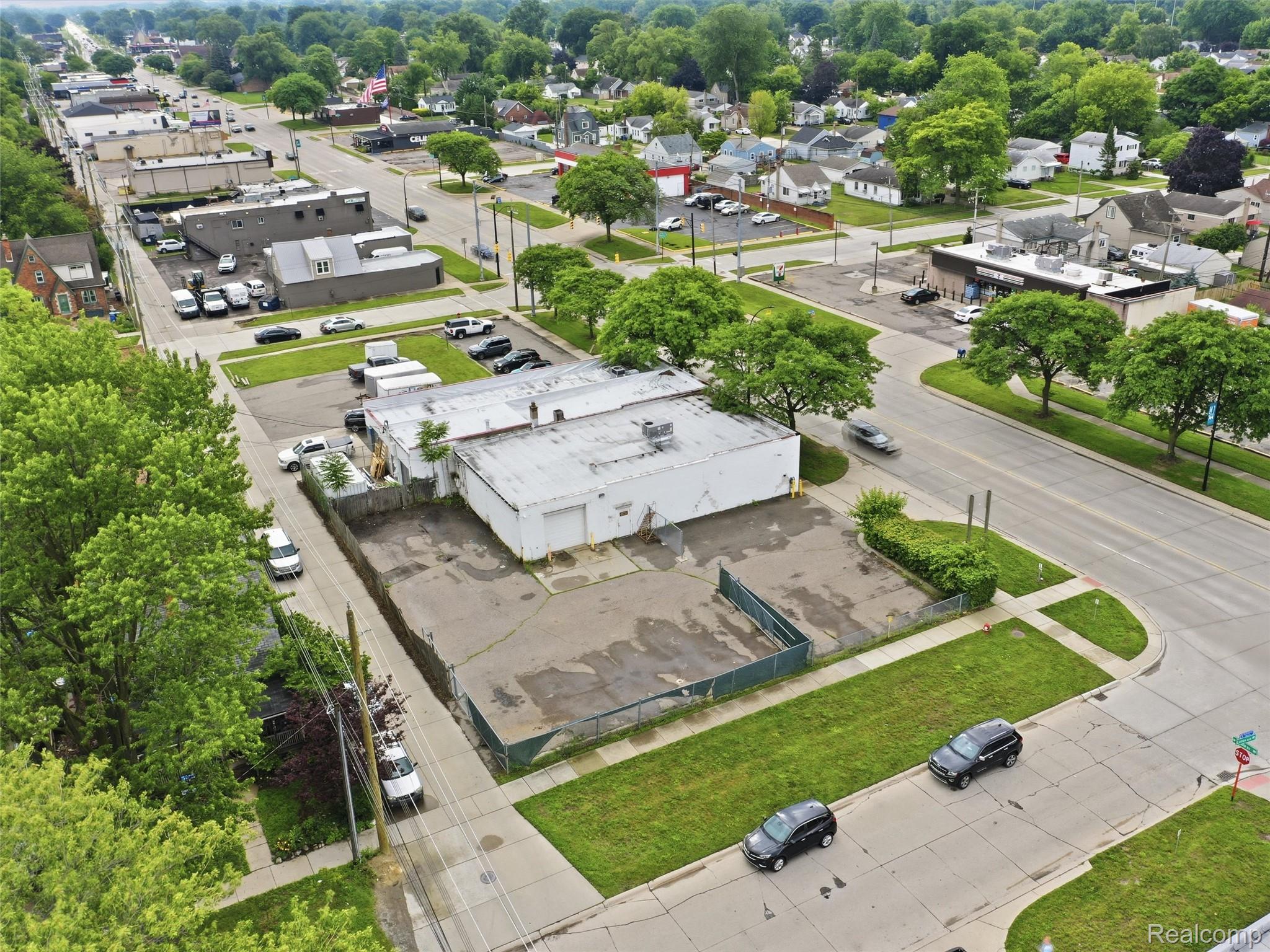 832 W 11 Mile Road