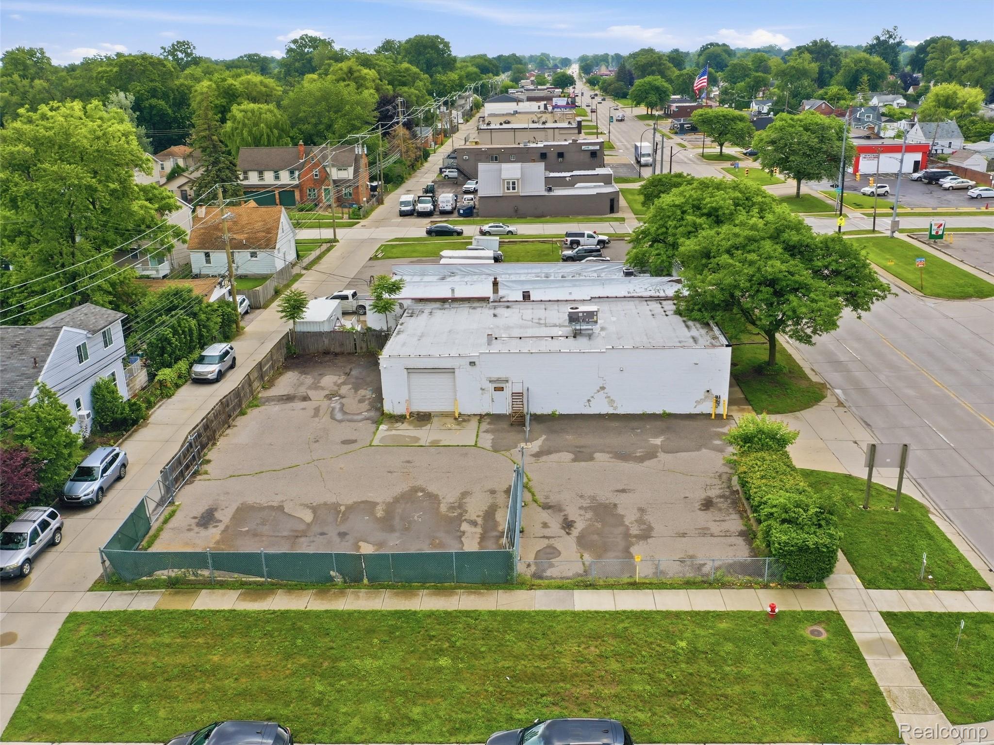 832 W 11 Mile Road
