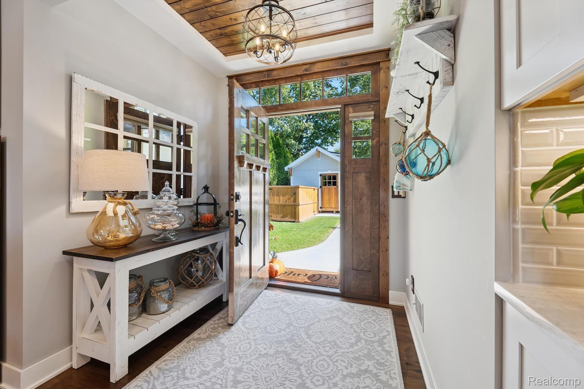600 Black Oaks Trail