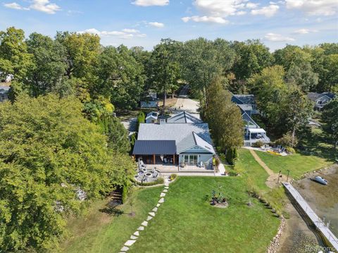 600 Black Oaks Trail Genoa Township MI 48843