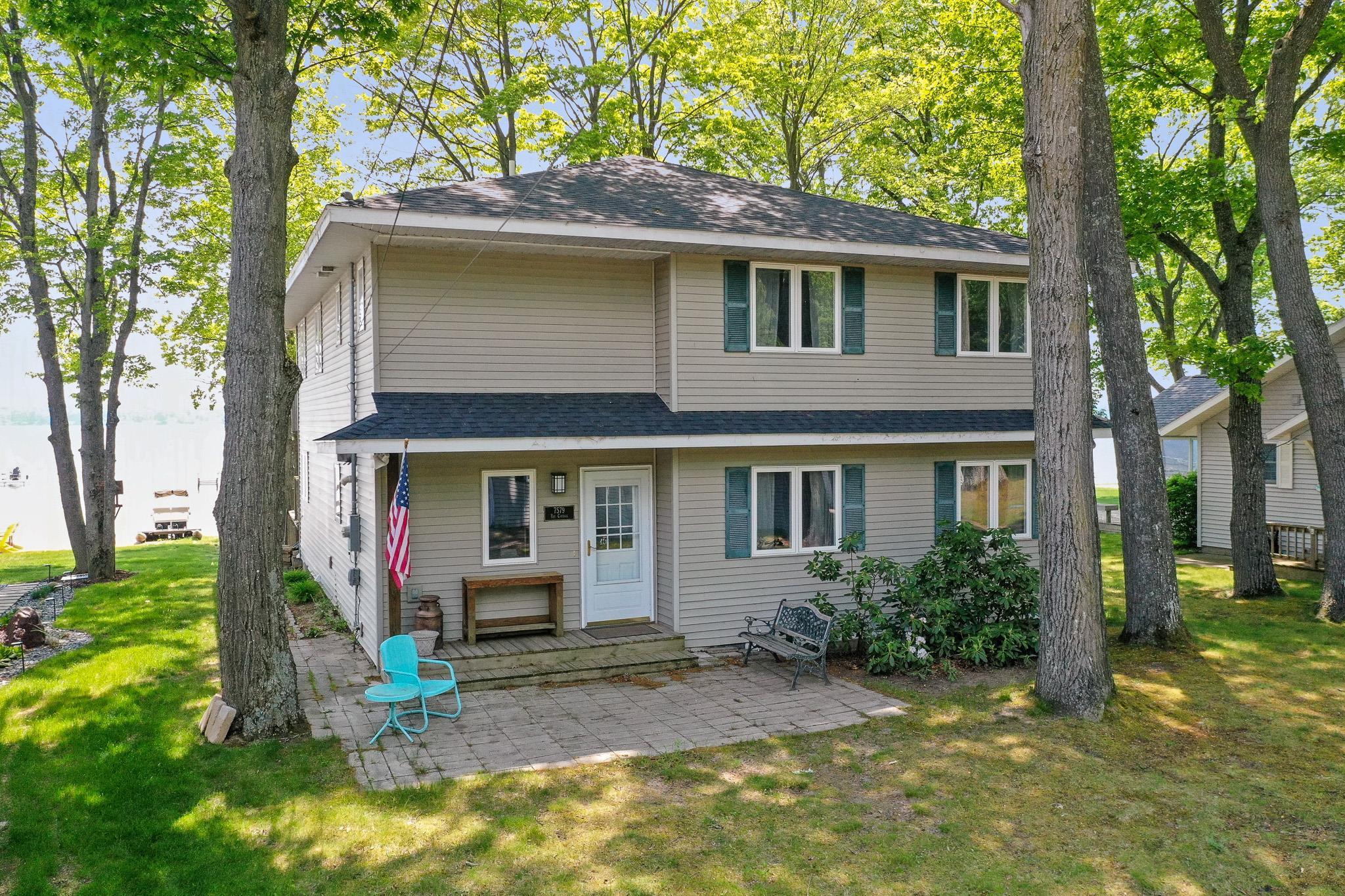 7579 W White Birch
