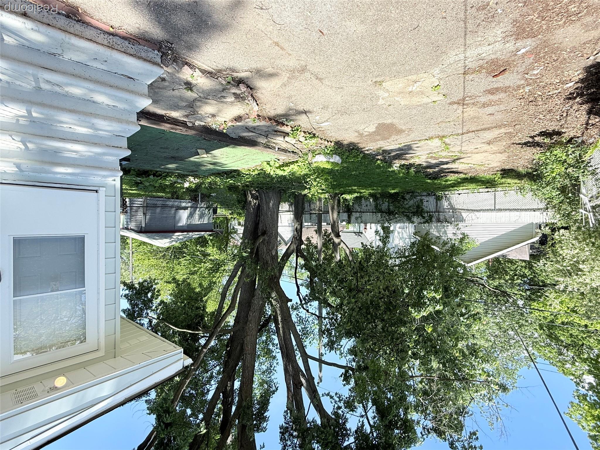 266 W Bennett Avenue