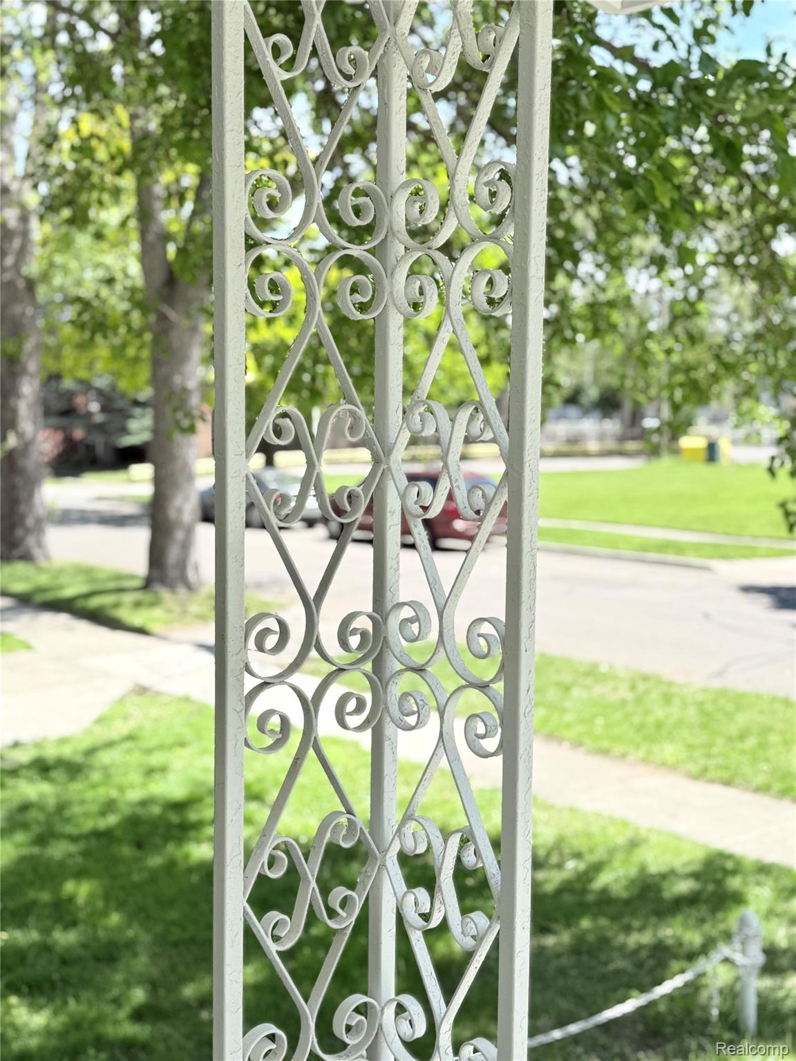 266 W Bennett Avenue